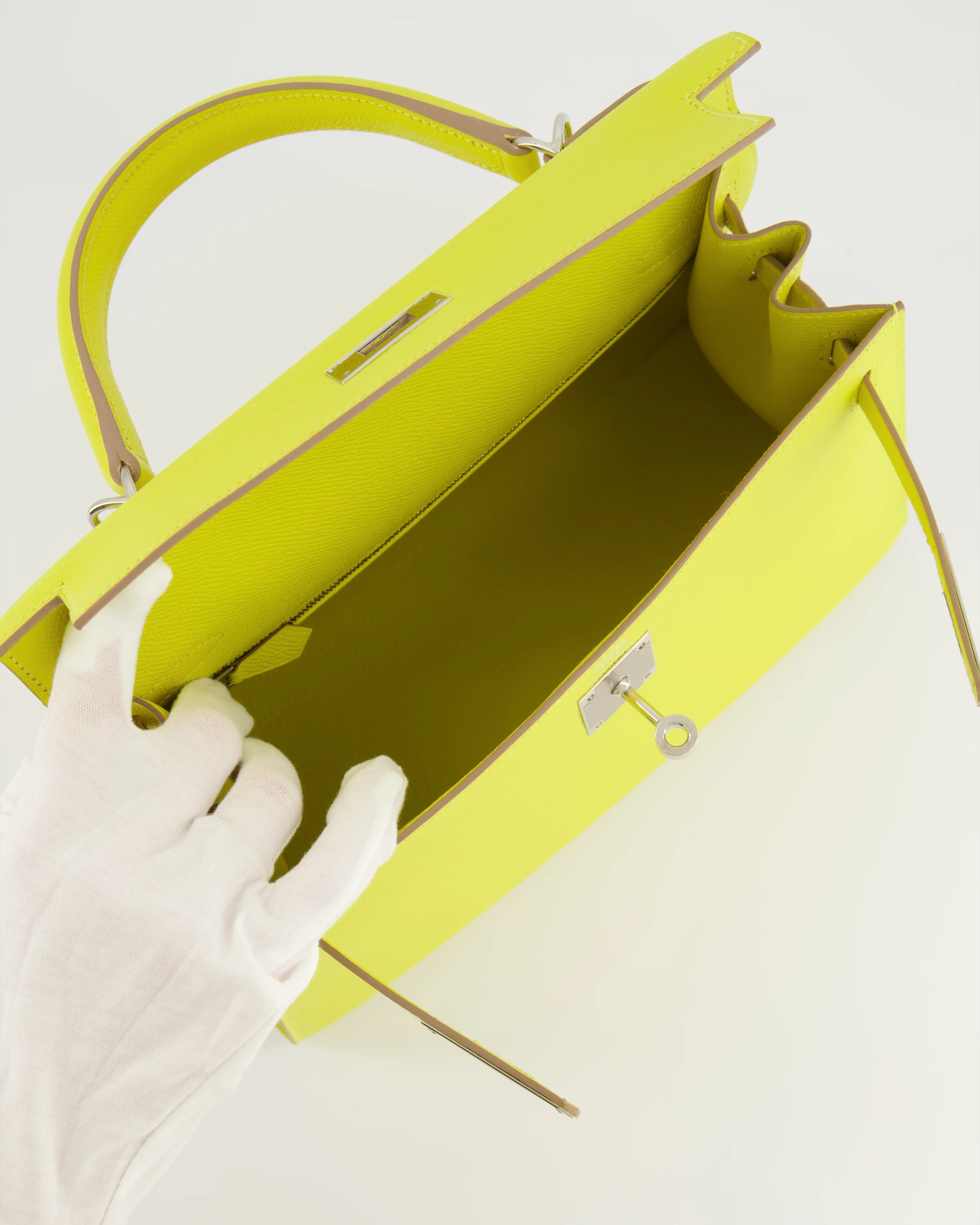 Hermès Kelly 28 Sellier Bag in Lime Epsom Leather with Palladium Hardware - Image 18