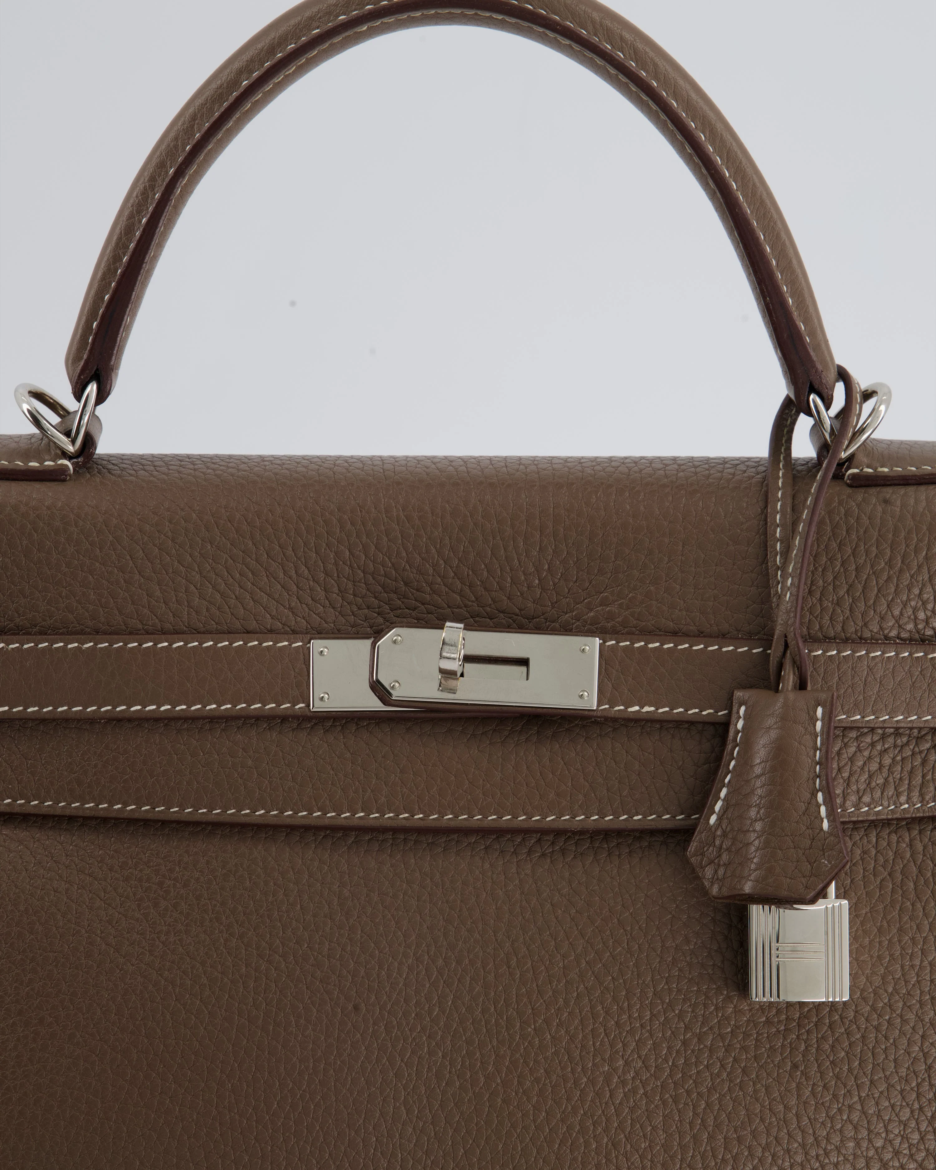 Hermès Kelly 32 Retourne Bag in Etoupe Clemence Leather with Palladium Hardware - Image 11