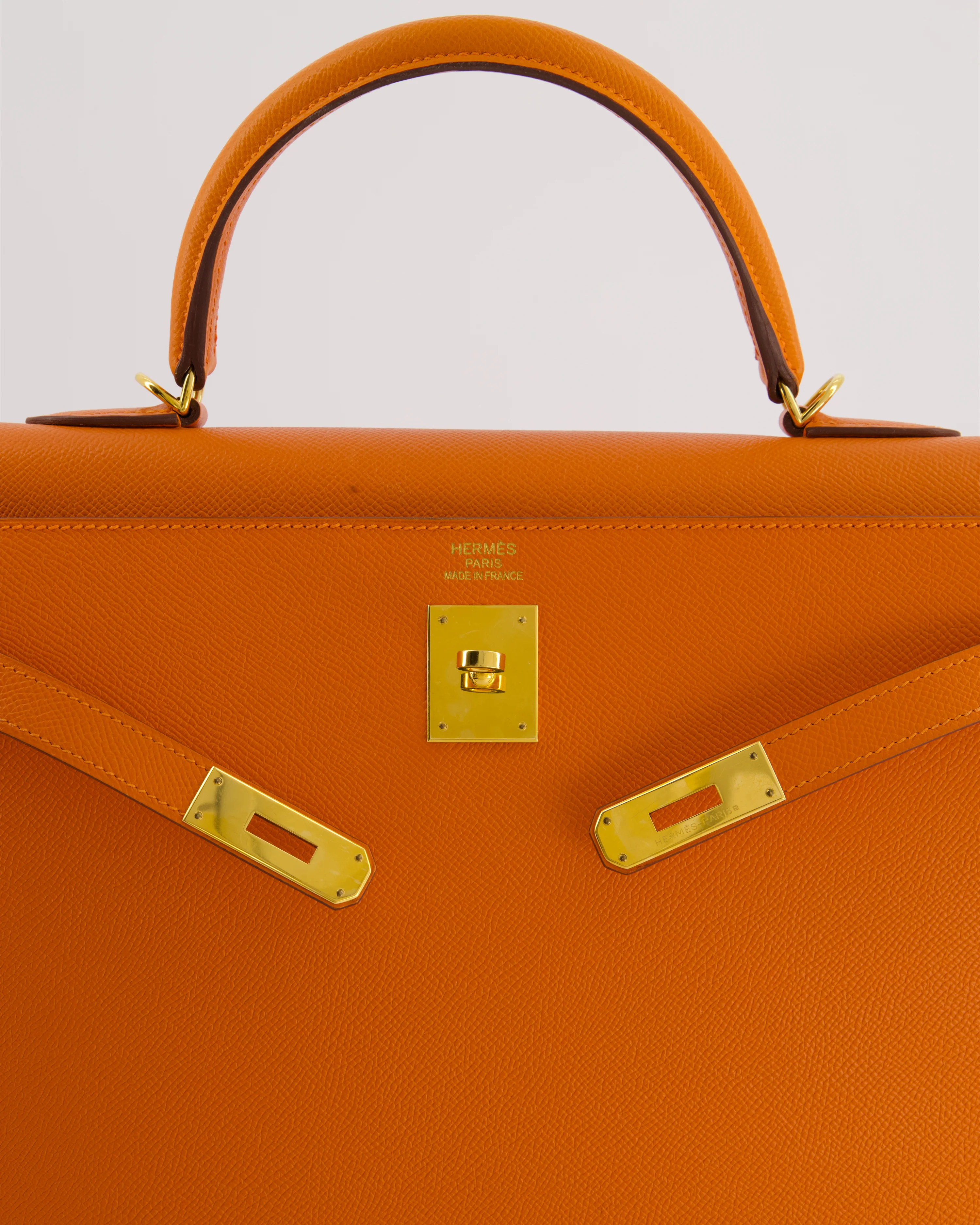 Hermès Kelly 35 Sellier Bag in Orange Epsom Leather With Gold Hardware - Image 16