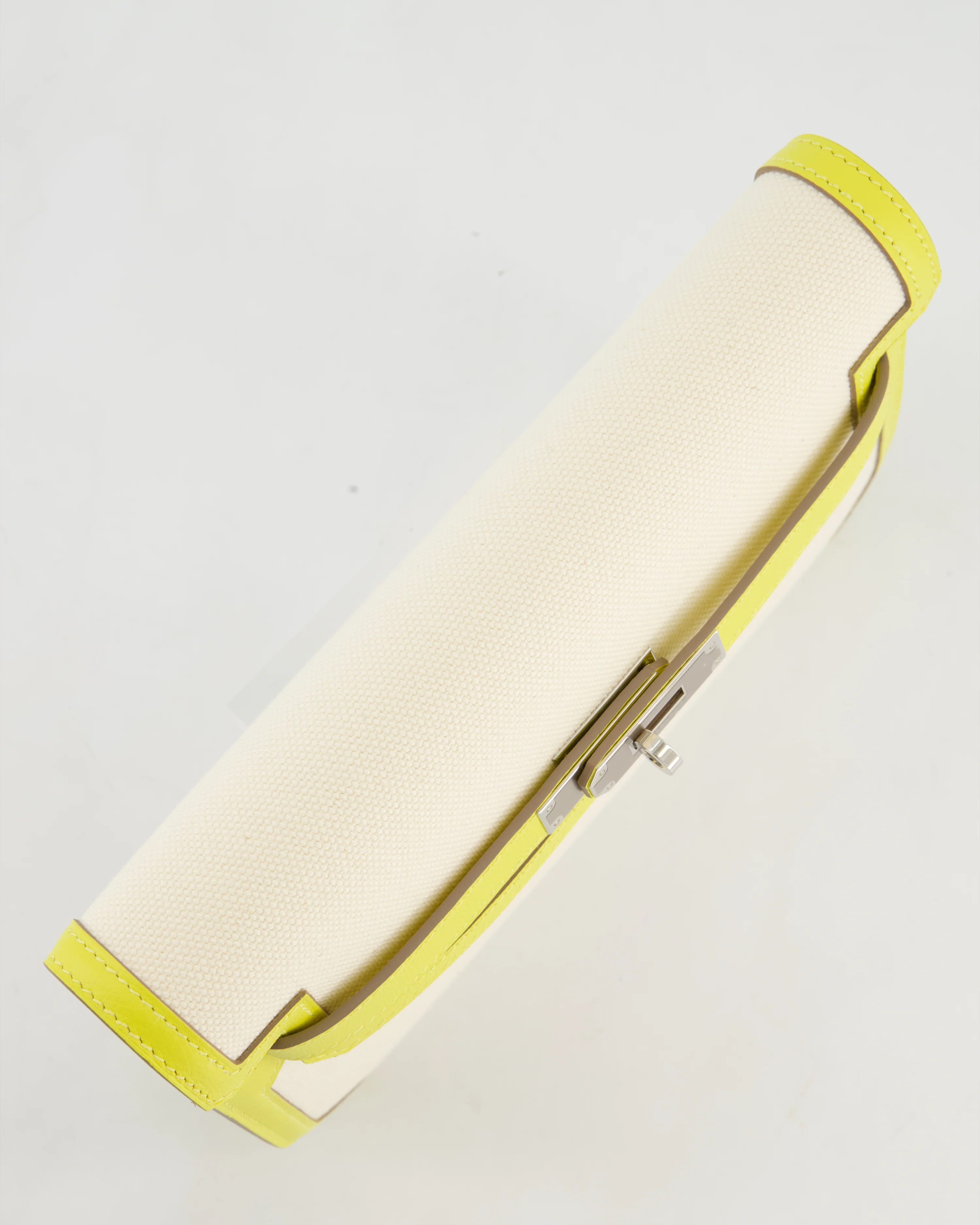 Hermès Kelly Depeches 25 Verso Bag in Ecru Canvas and Jaune Citron Chèvre with Palladium Hardware - Image 18