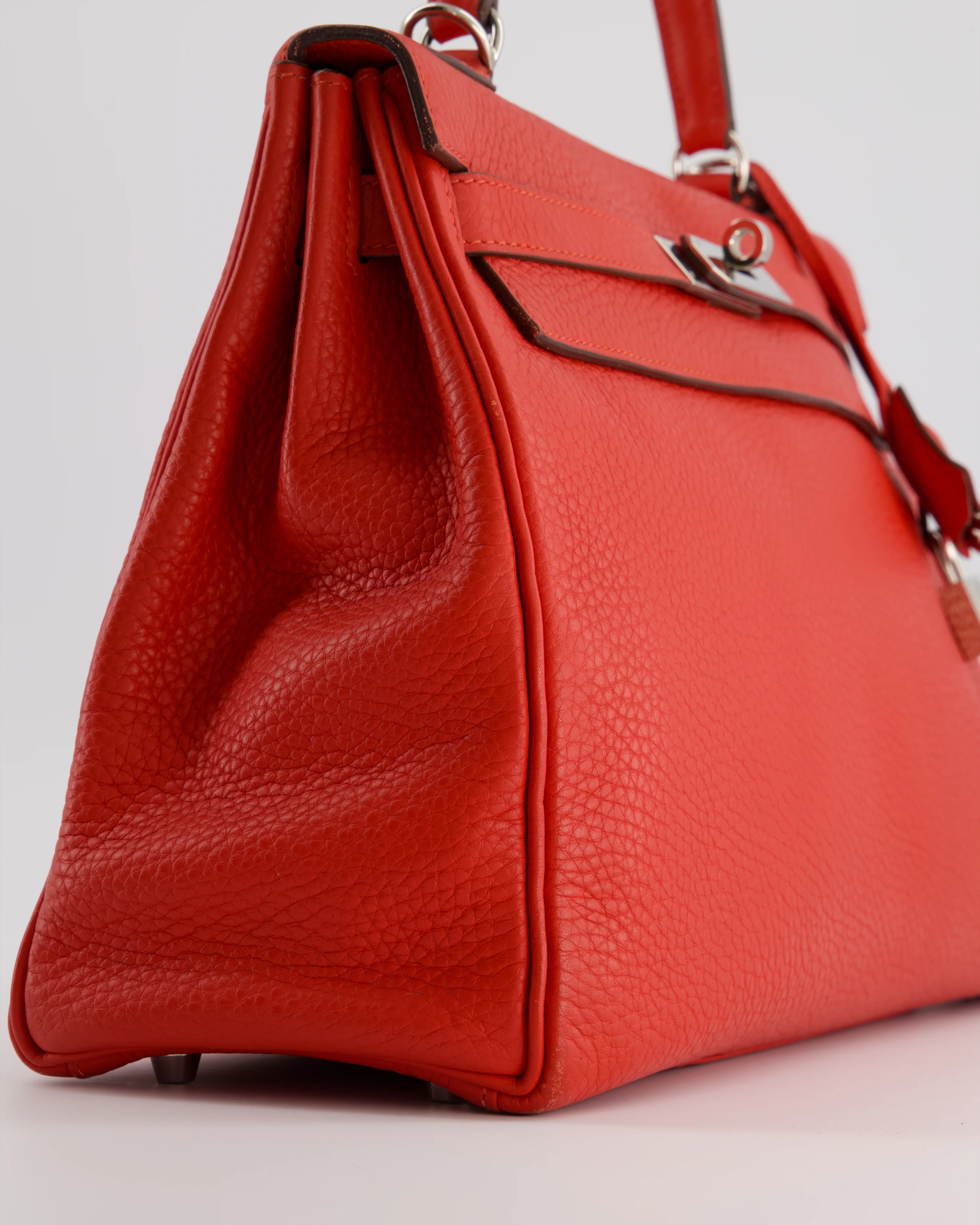 Hermès Kelly 32 Retourne Bag in Geranium Togo Leather and Palladium Hardware - Image 10