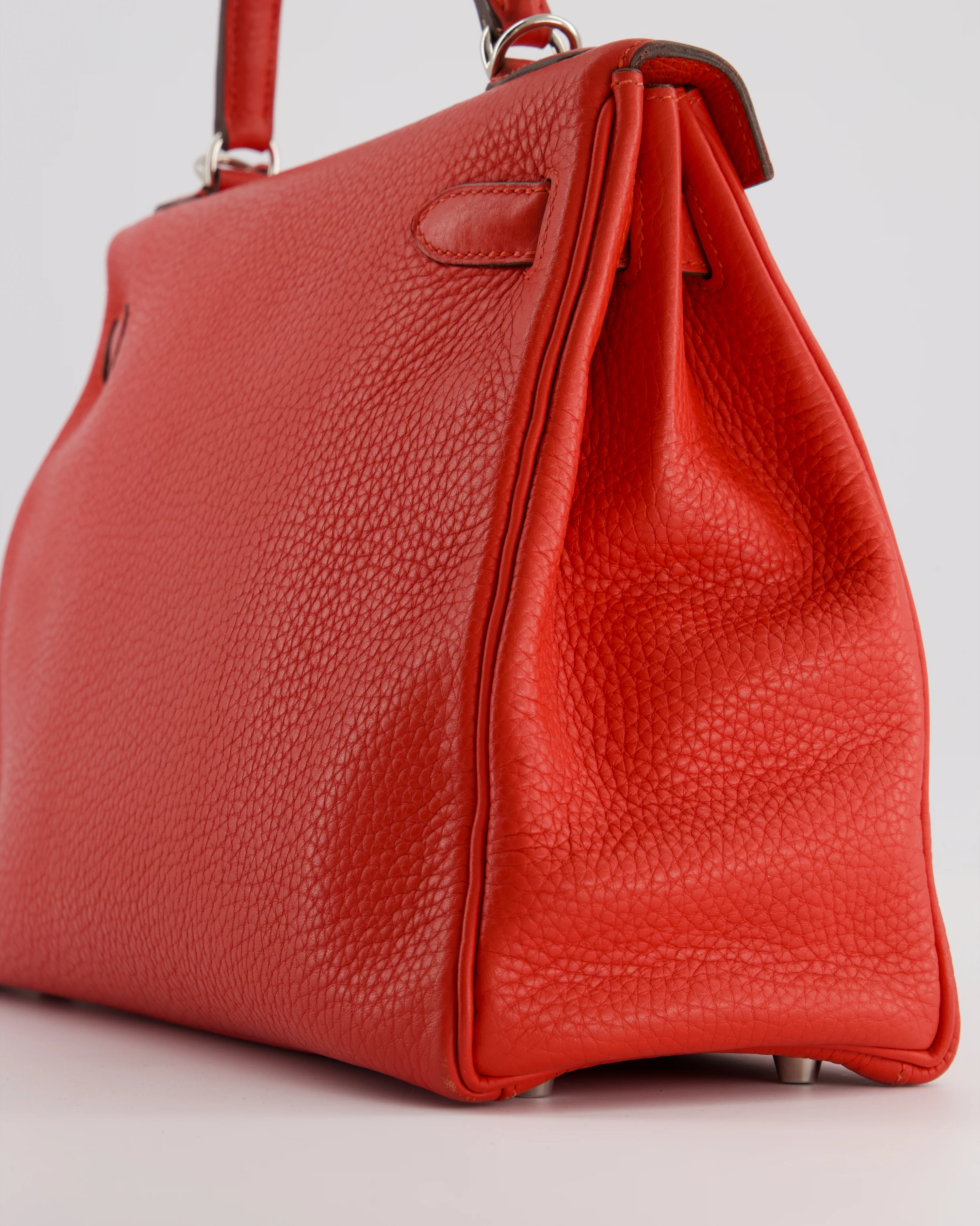 Hermès Kelly 32 Retourne Bag in Geranium Togo Leather and Palladium Hardware - Image 12