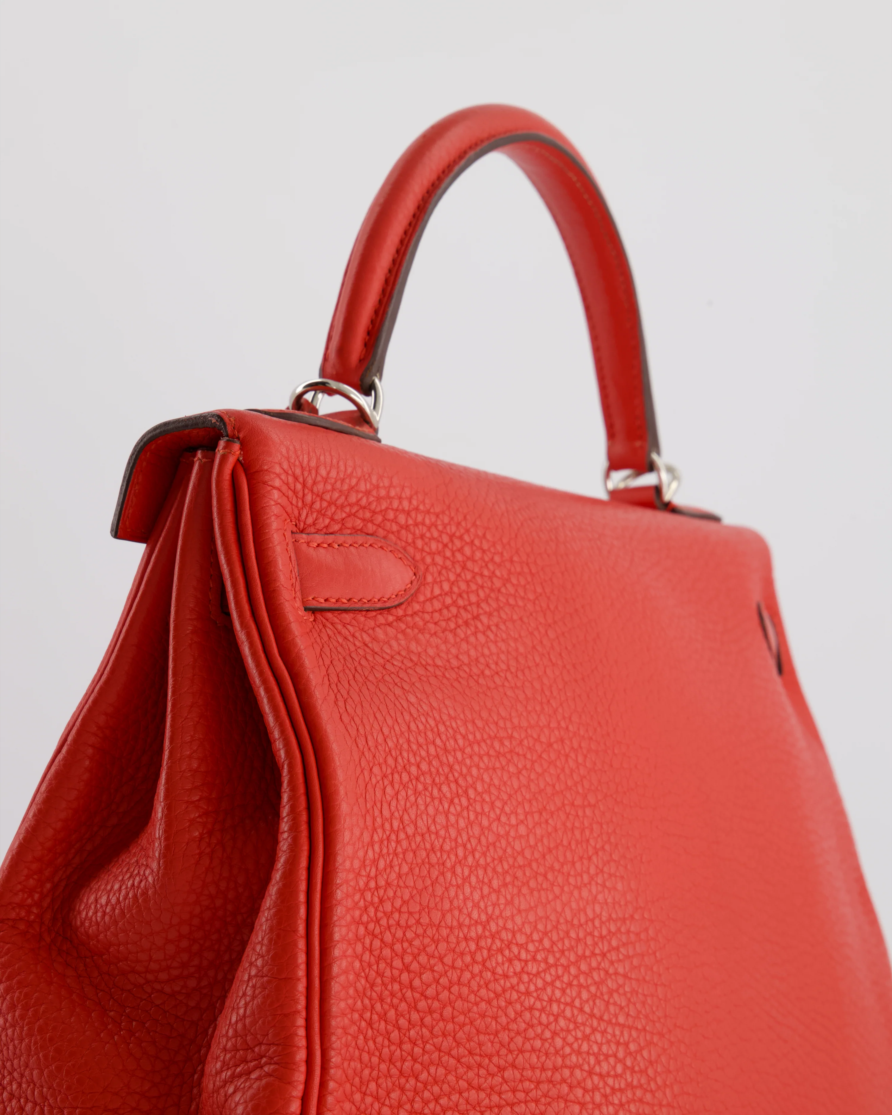 Hermès Kelly 32 Retourne Bag in Geranium Togo Leather and Palladium Hardware - Image 13