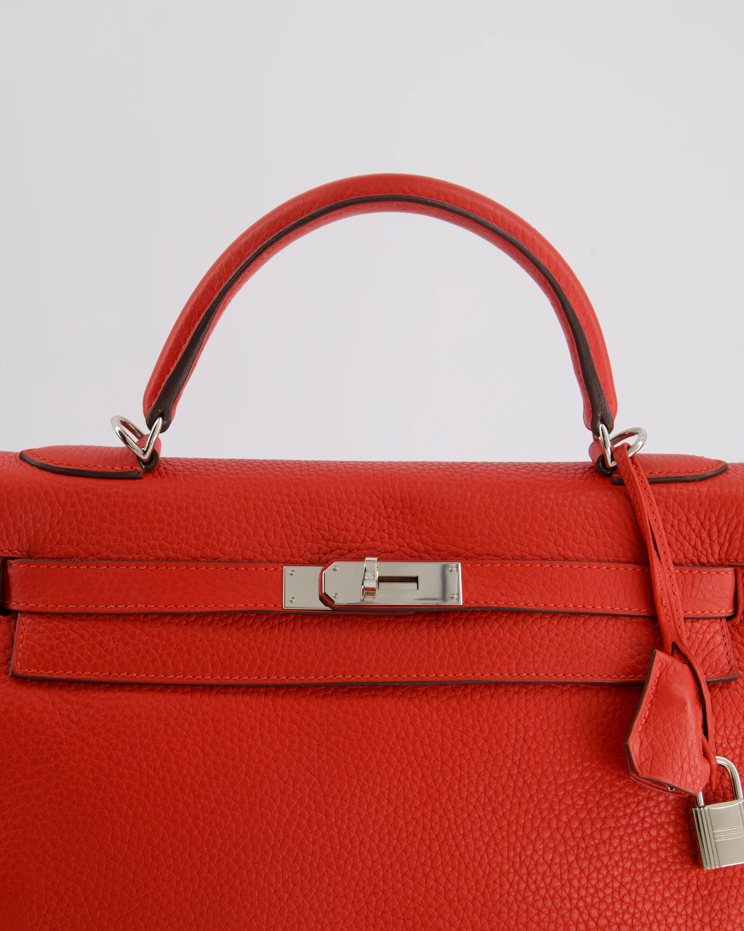 Hermès Kelly 32 Retourne Bag in Geranium Togo Leather and Palladium Hardware - Image 14