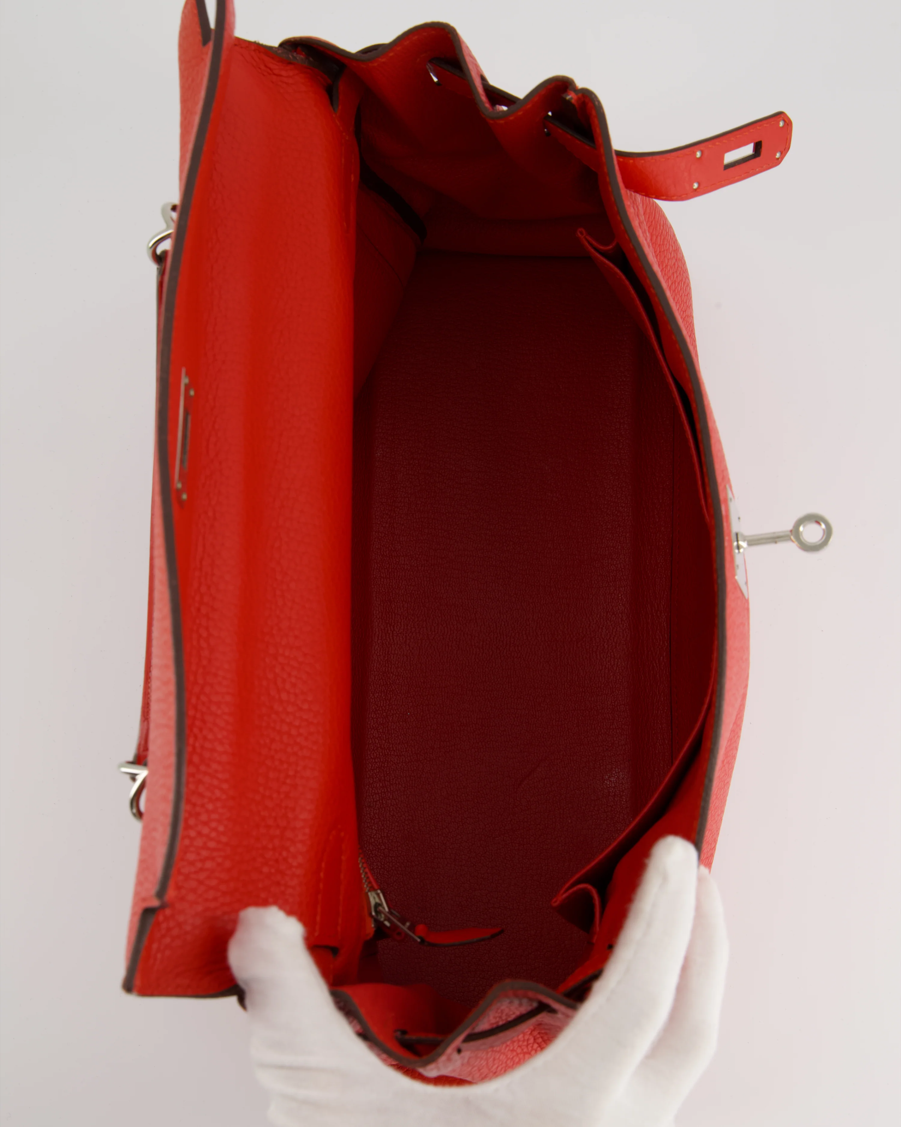 Hermès Kelly 32 Retourne Bag in Geranium Togo Leather and Palladium Hardware - Image 17