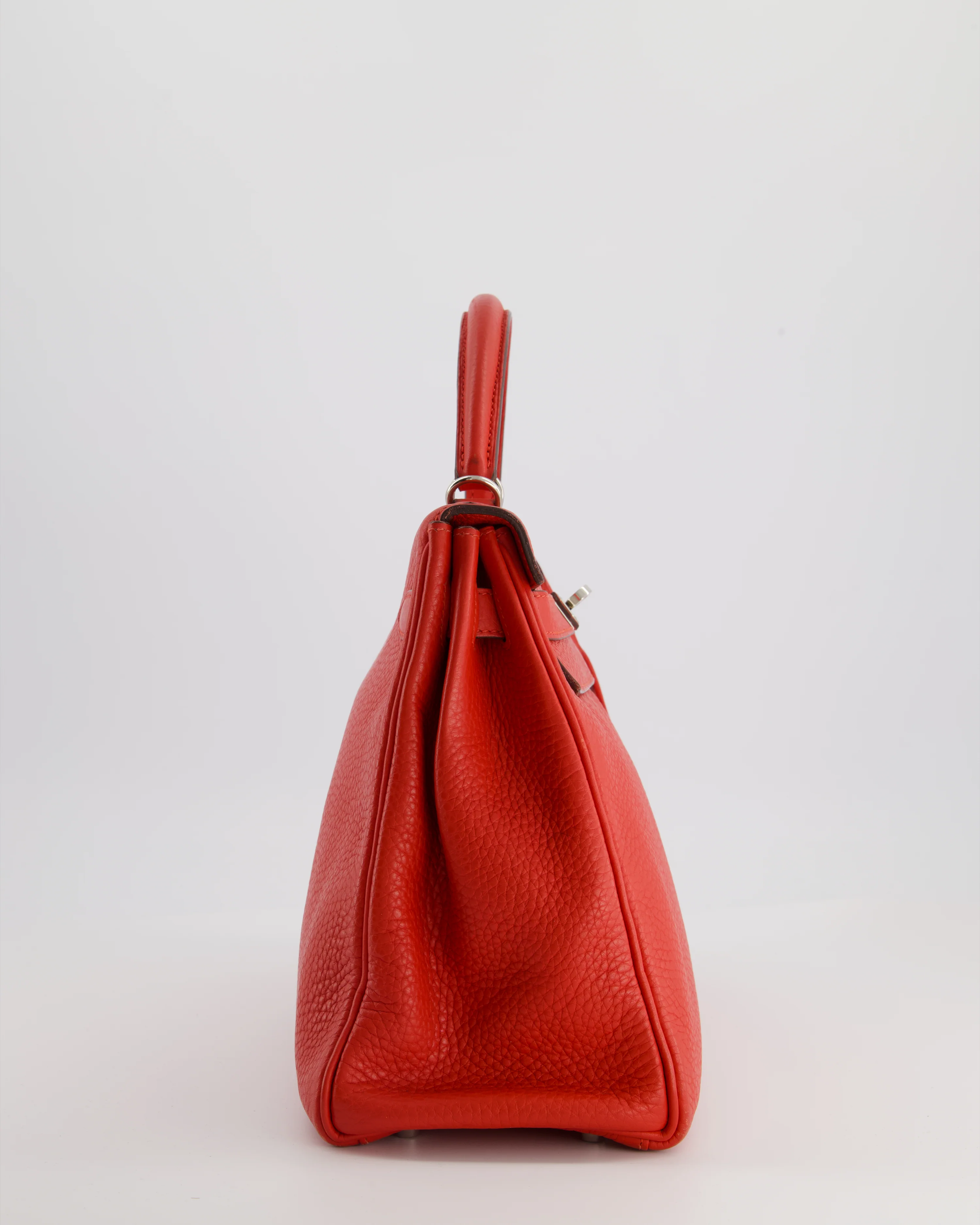 Hermès Kelly 32 Retourne Bag in Geranium Togo Leather and Palladium Hardware - Image 4