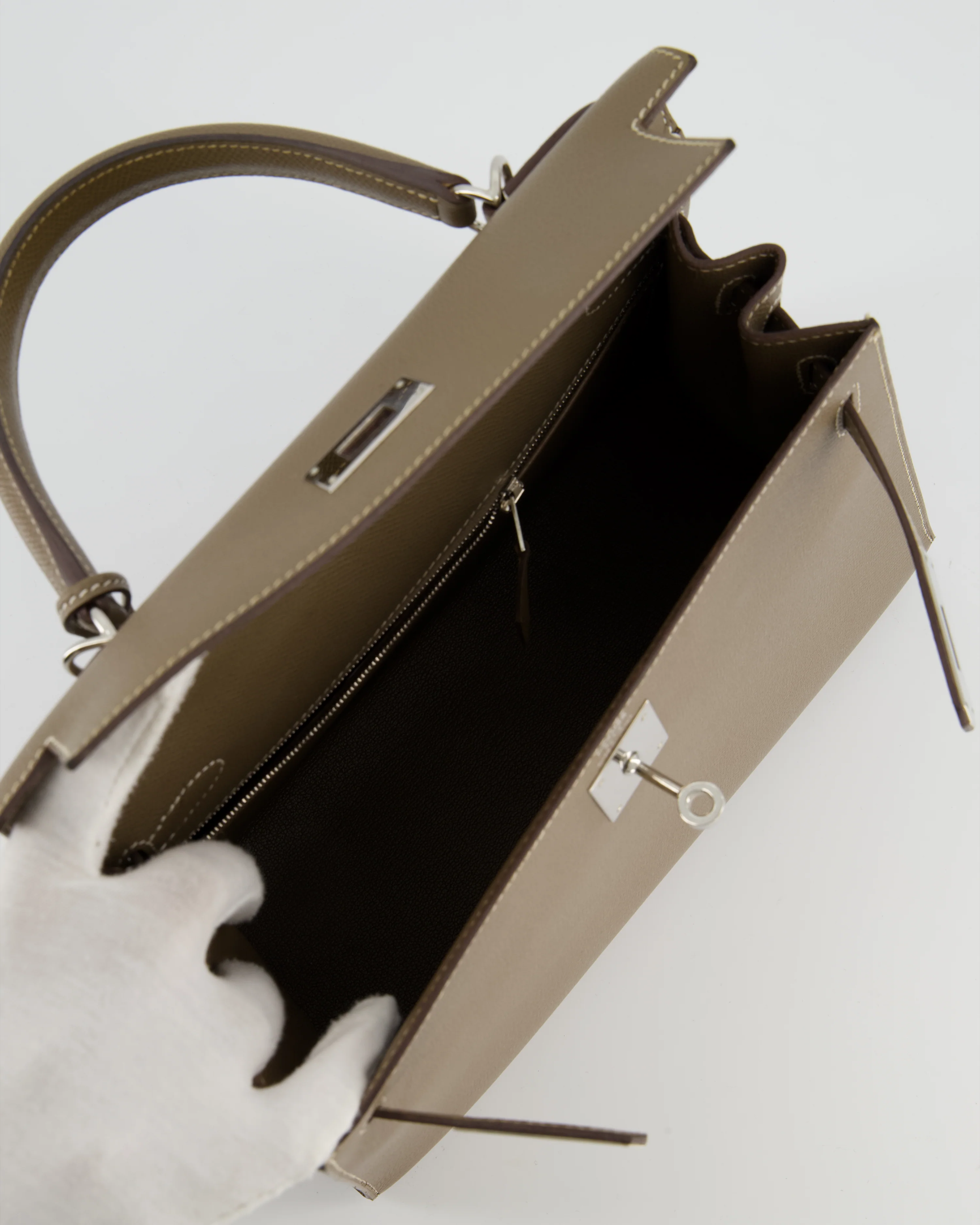 Hermès Kelly 28 Sellier Bag in Etoupe Epsom Leather with Palladium Hardware - Image 21