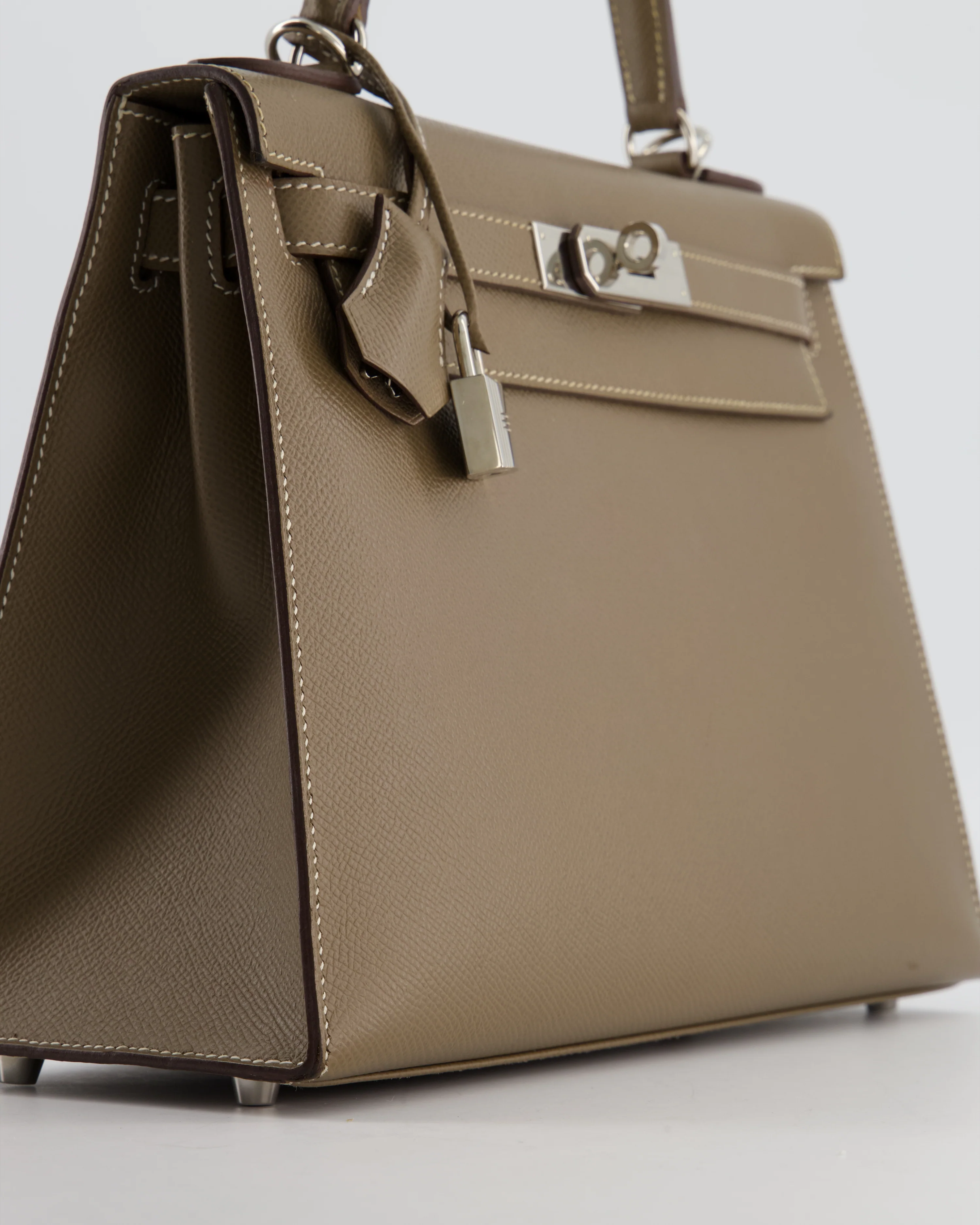 Hermès Kelly 28 Sellier Bag in Etoupe Epsom Leather with Palladium Hardware - Image 9