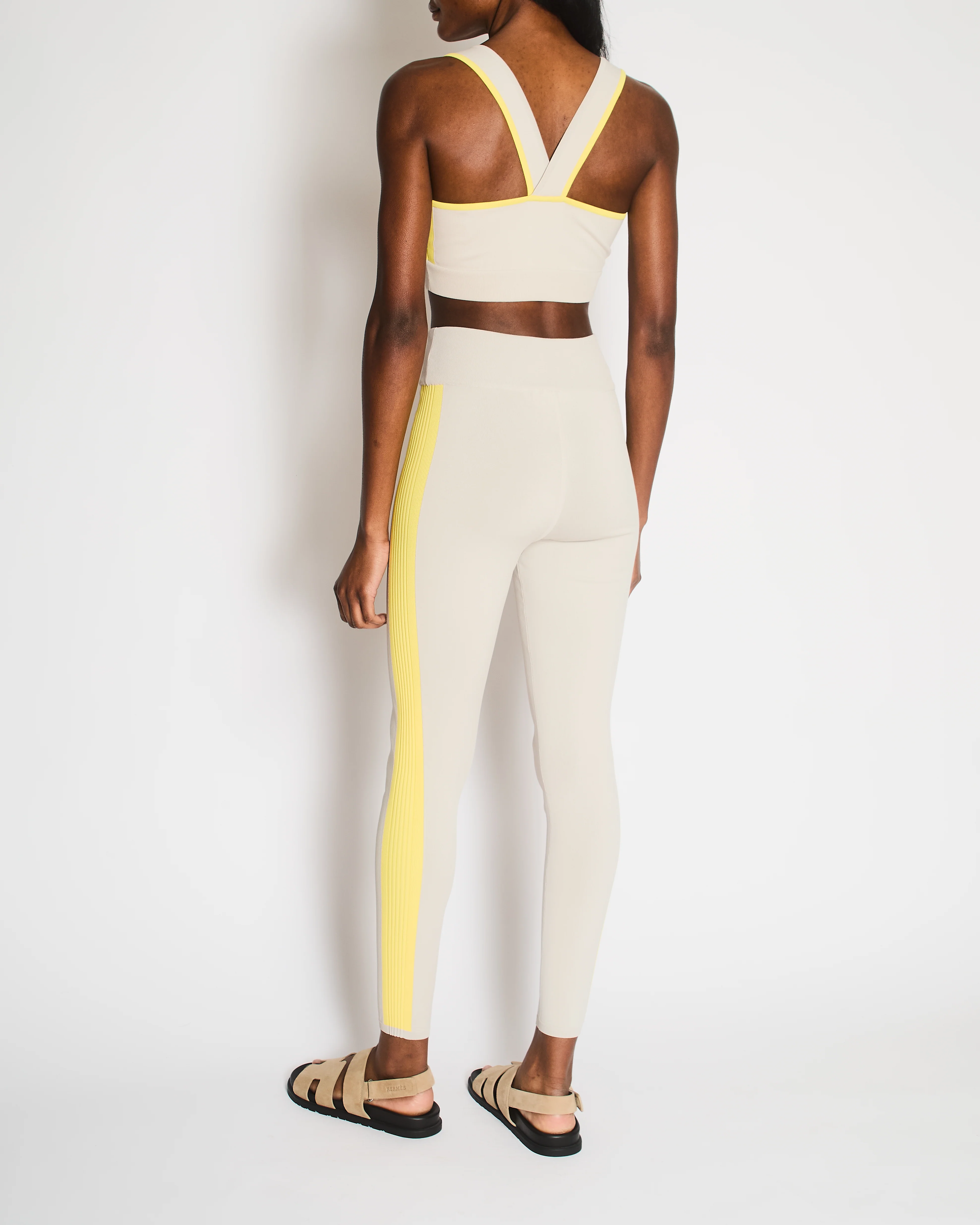 Hermès Light Grey Top and Leggings Sports Set with Yellow Ribbed Bands Details Size S (UK 8) RRP £1,170 - Image 2