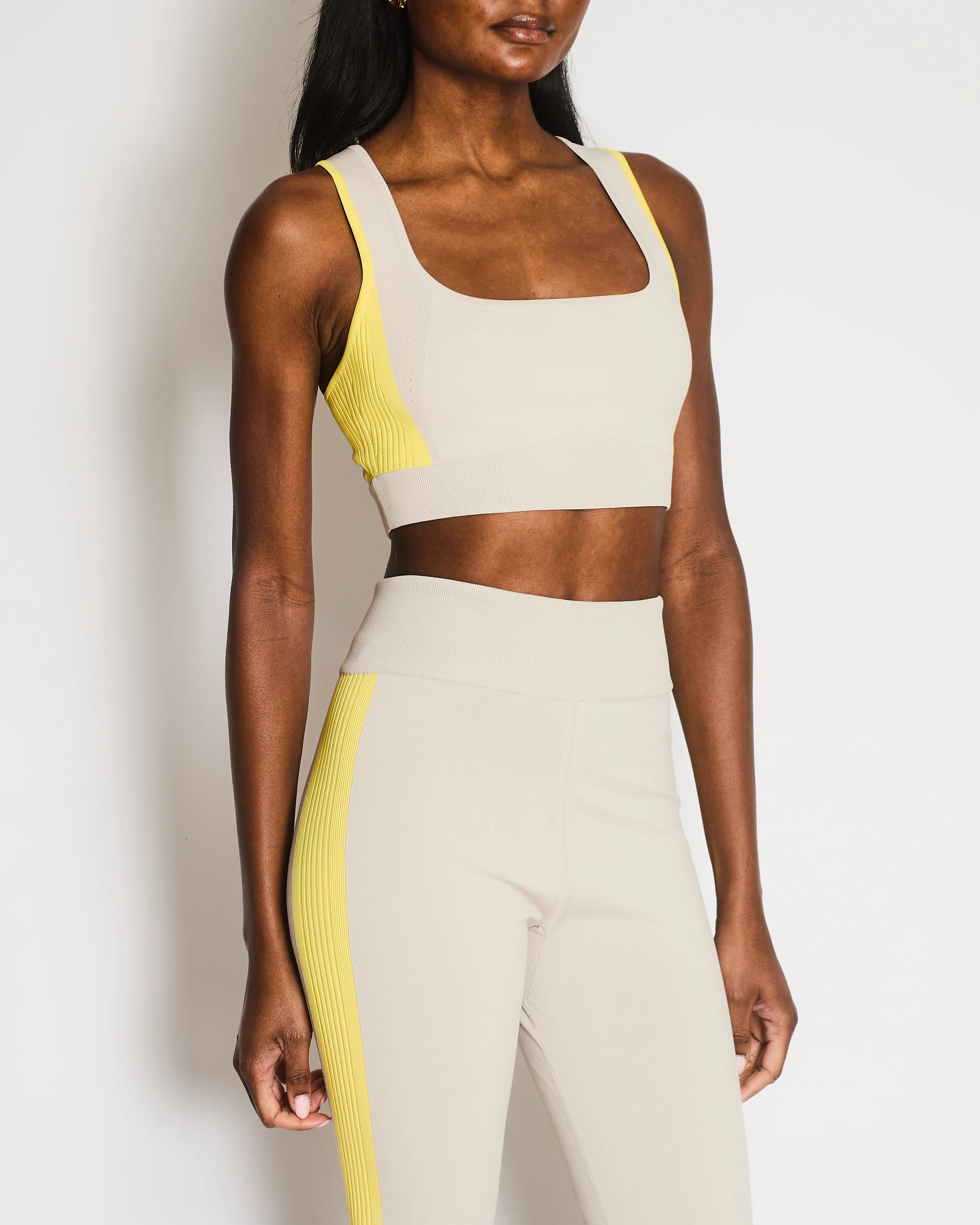 Hermès Light Grey Top and Leggings Sports Set with Yellow Ribbed Bands Details Size S (UK 8) RRP £1,170 - Image 3