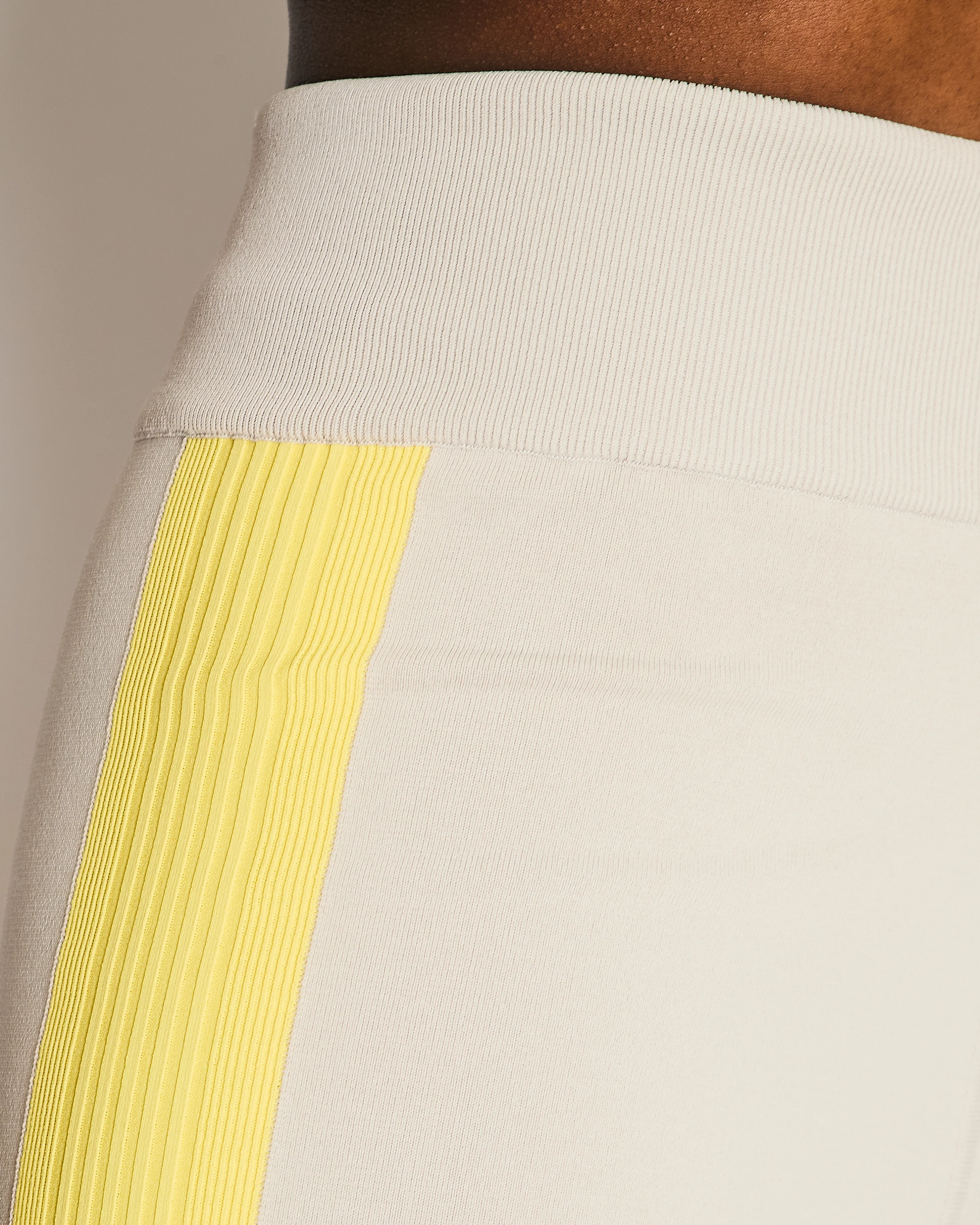 Hermès Light Grey Top and Leggings Sports Set with Yellow Ribbed Bands Details Size S (UK 8) RRP £1,170 - Image 6