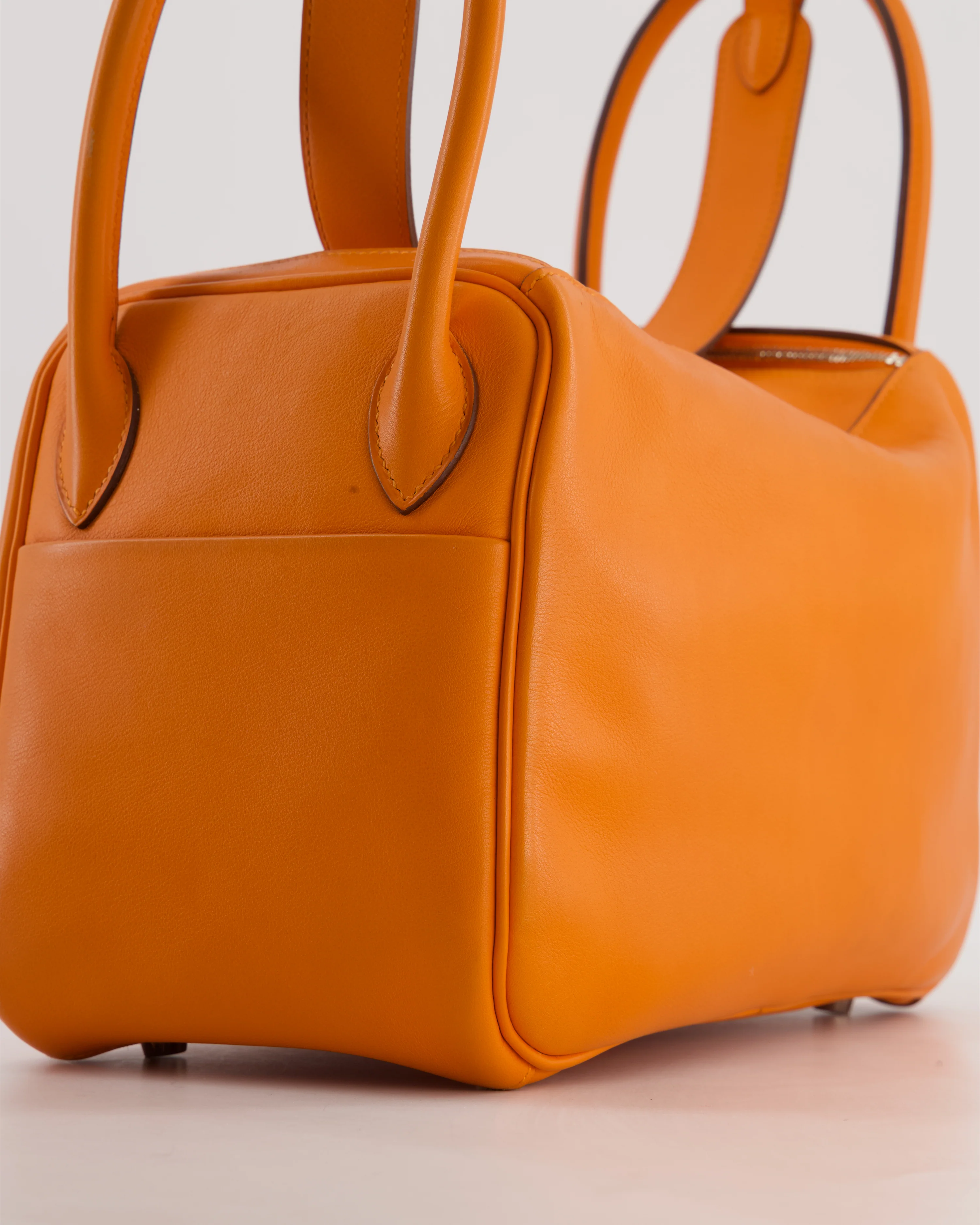 Hermès Lindy 26 Bag in Orange H Swift Leather with Palladium Hardware - Image 13