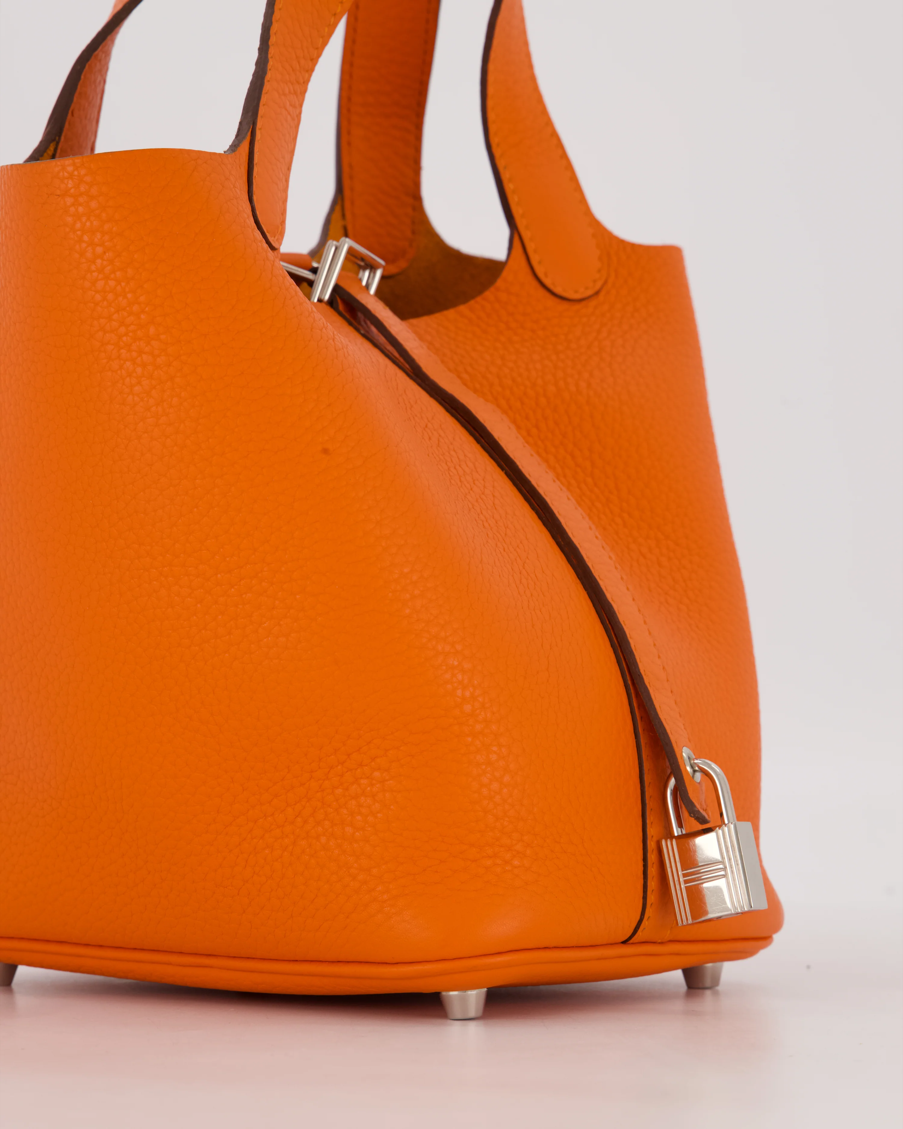 Hermès Picotin 18 Lock Bag in Feu Taurillon Clemence Leather with Palladium Hardware - Image 9