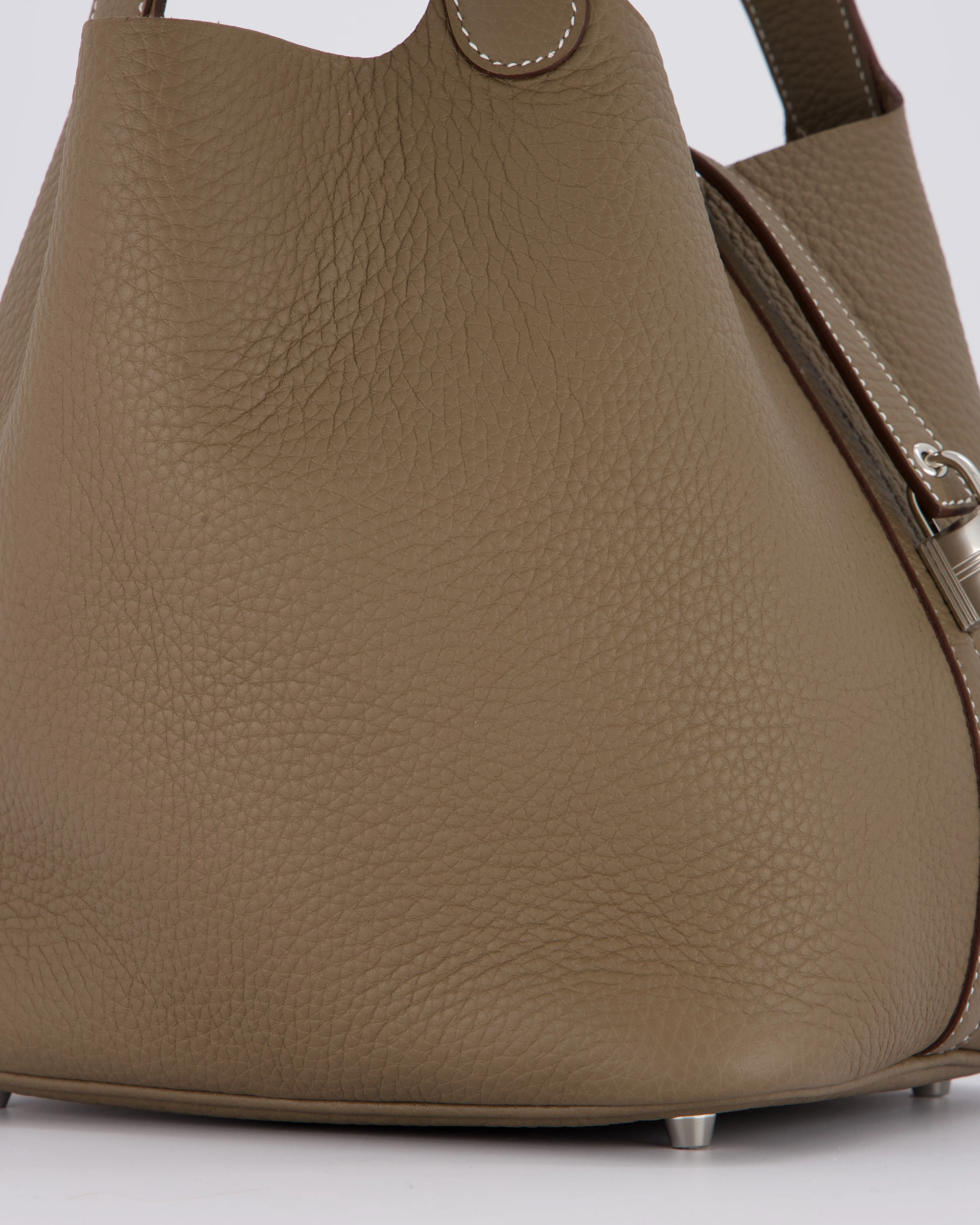 Hermès Picotin 22 Lock Bag in Etoupe Clemence Leather with Palladium Hardware - Image 10