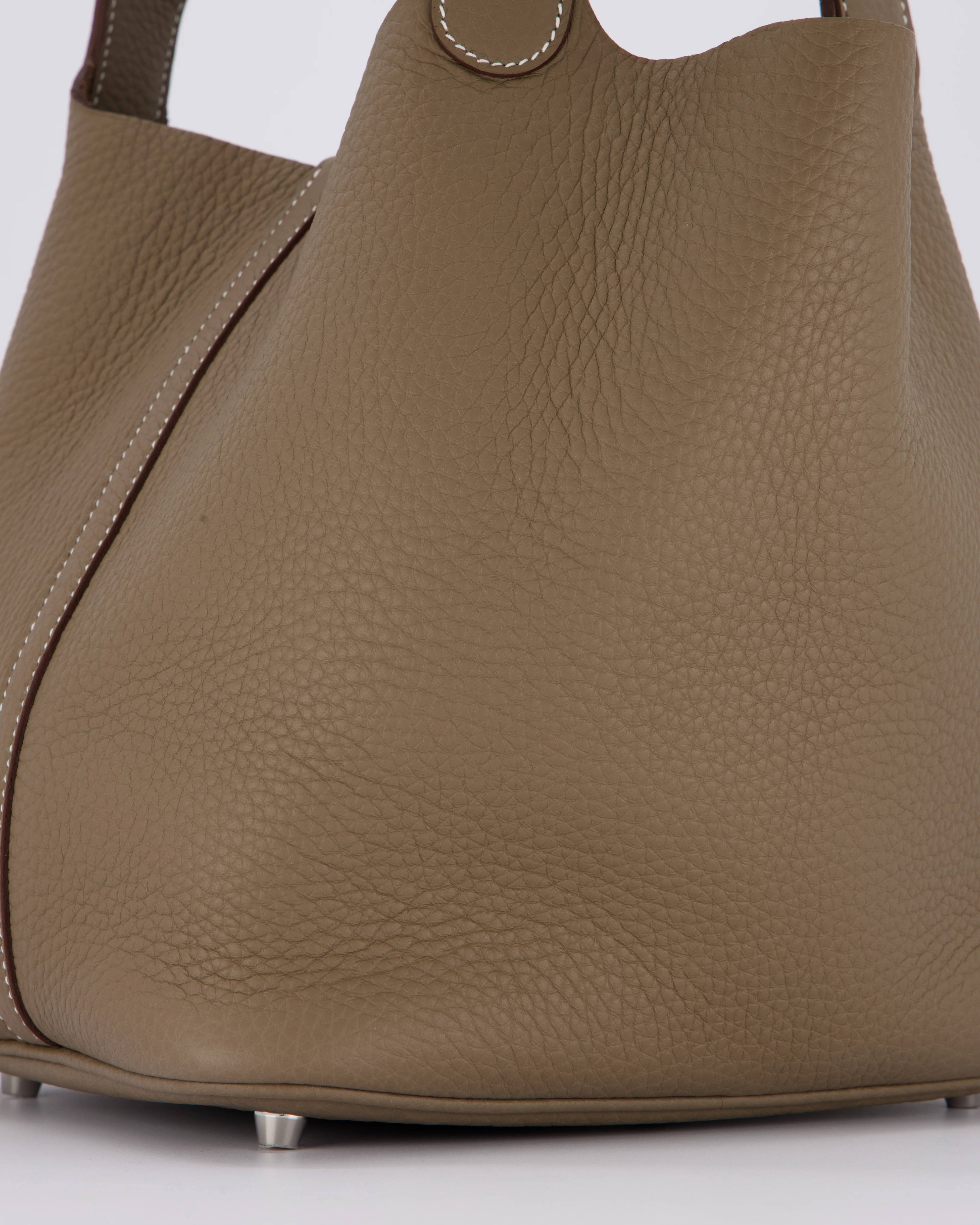 Hermès Picotin 22 Lock Bag in Etoupe Clemence Leather with Palladium Hardware - Image 11