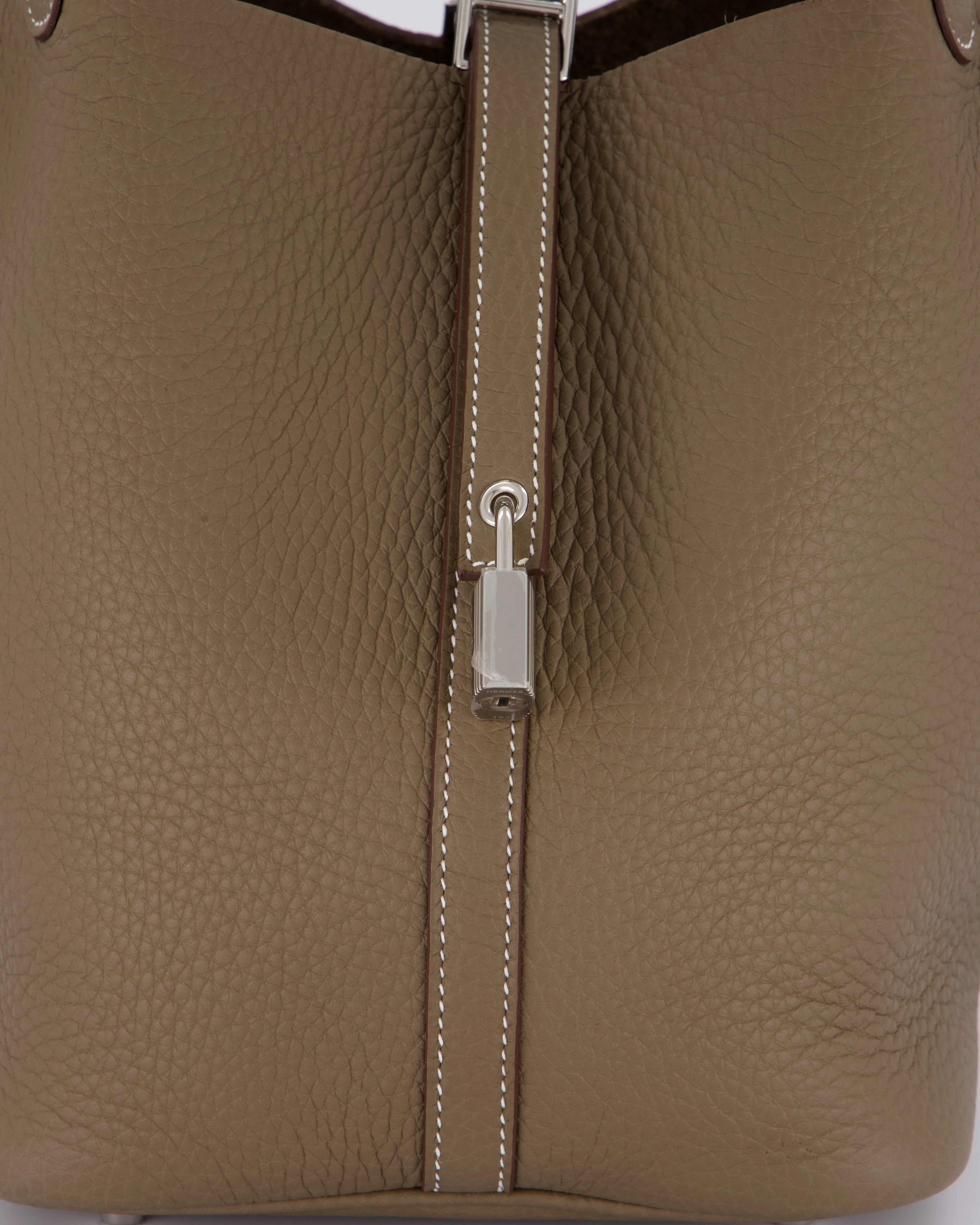 Hermès Picotin 22 Lock Bag in Etoupe Clemence Leather with Palladium Hardware - Image 14