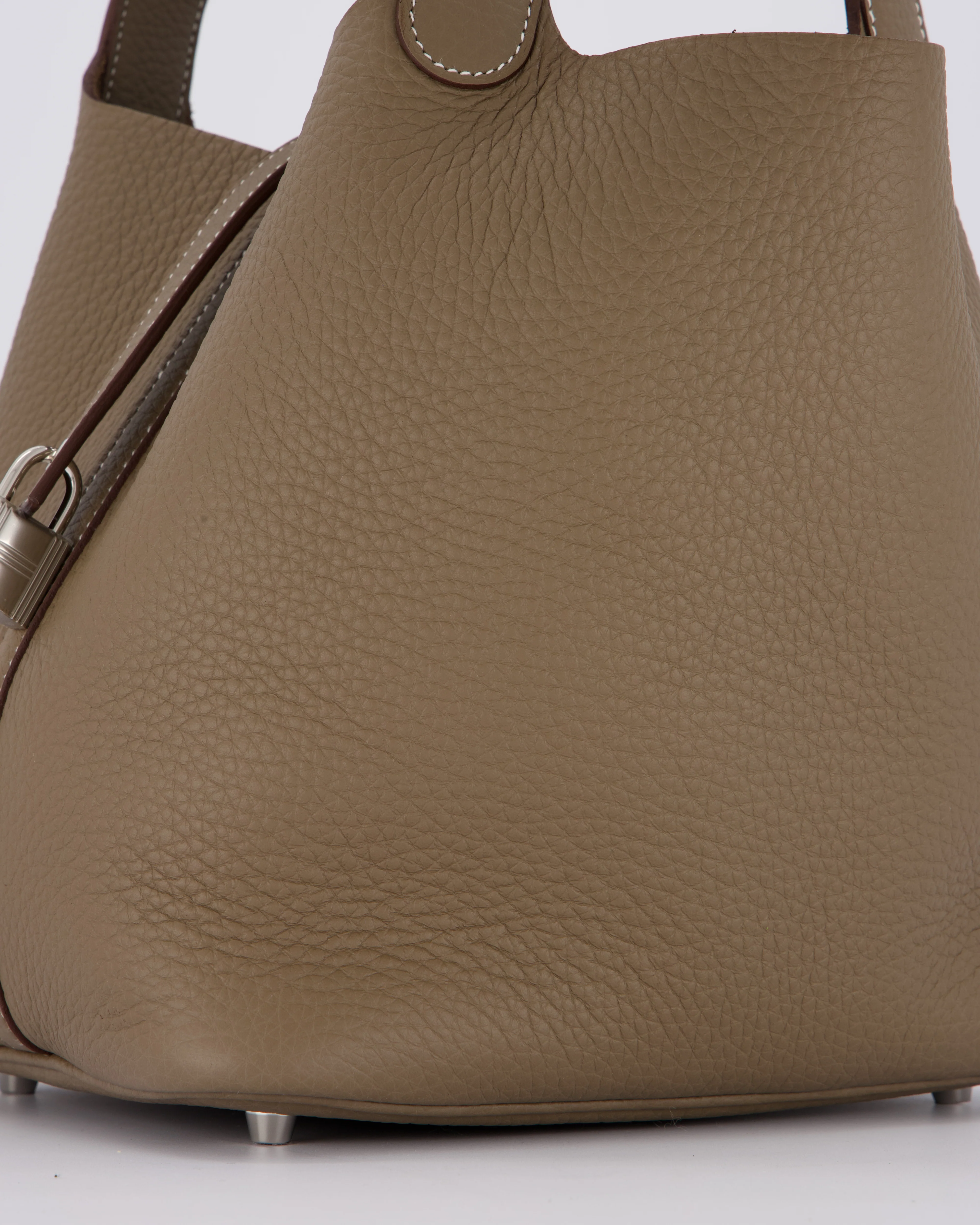 Hermès Picotin 22 Lock Bag in Etoupe Clemence Leather with Palladium Hardware - Image 9