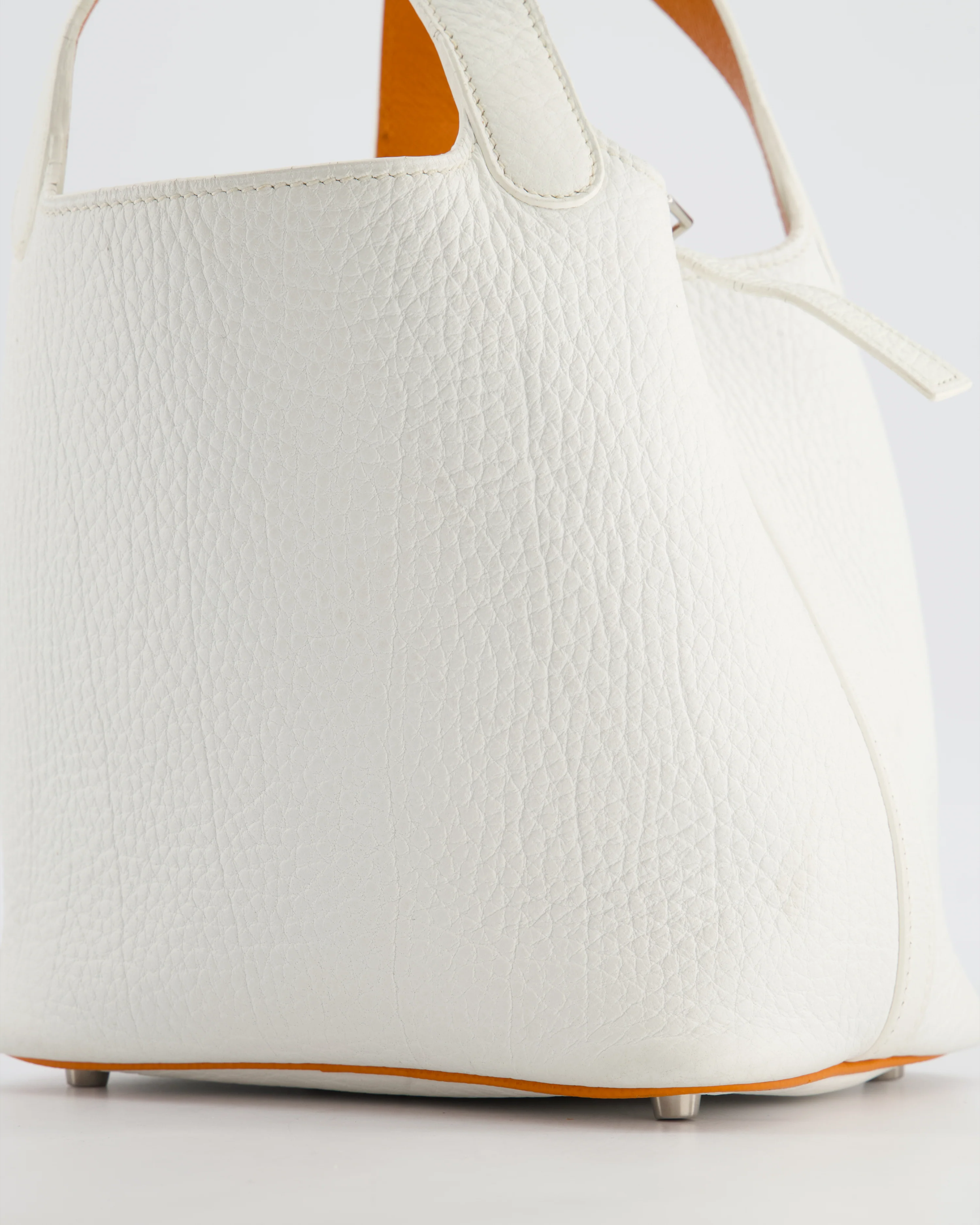 *RARE VINTAGE* Hermès Picotin 18 Bag in Blanc Fjiord Leather with Palladium Hardware & Orange Handles - Image 11