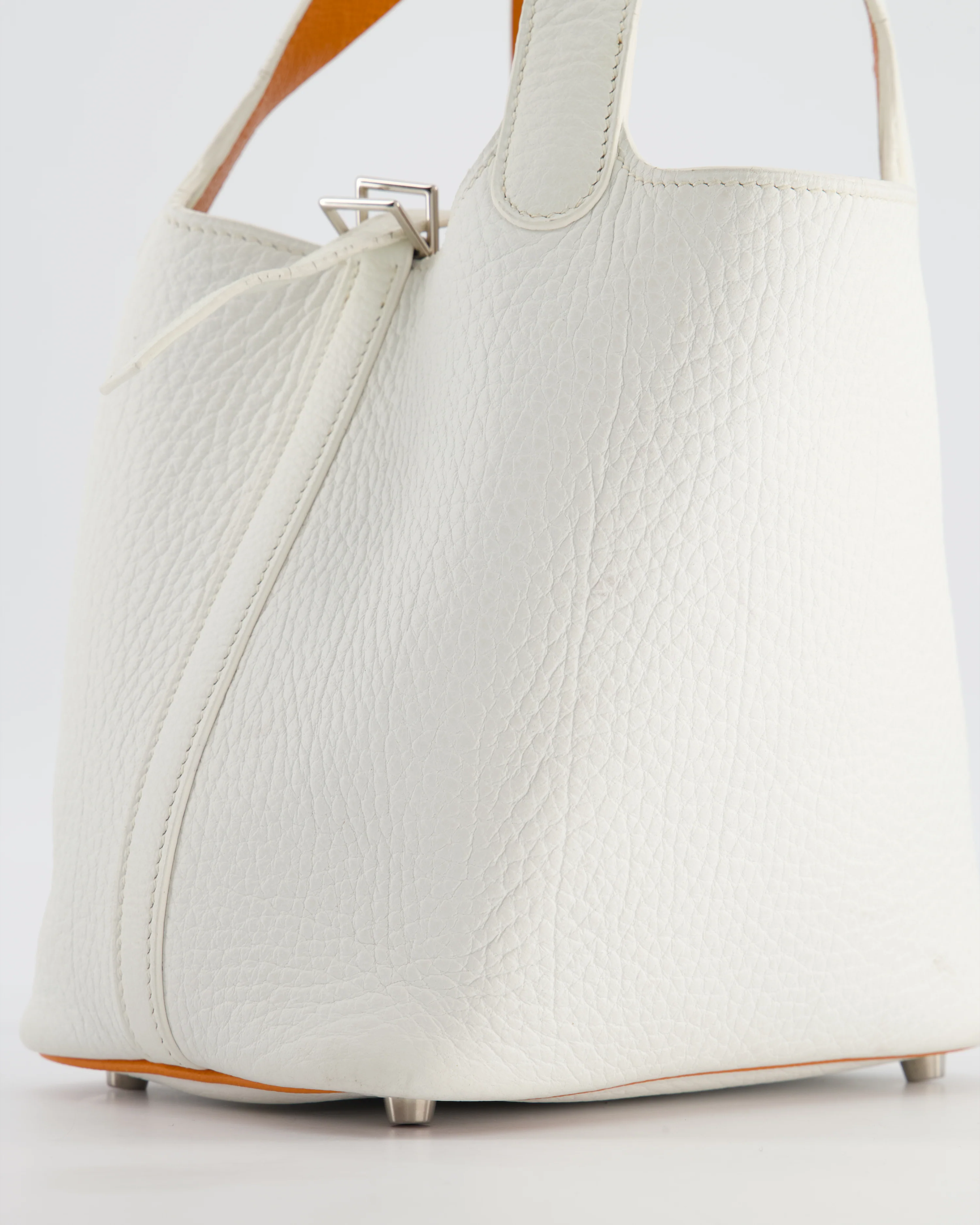 *RARE VINTAGE* Hermès Picotin 18 Bag in Blanc Fjiord Leather with Palladium Hardware & Orange Handles - Image 12