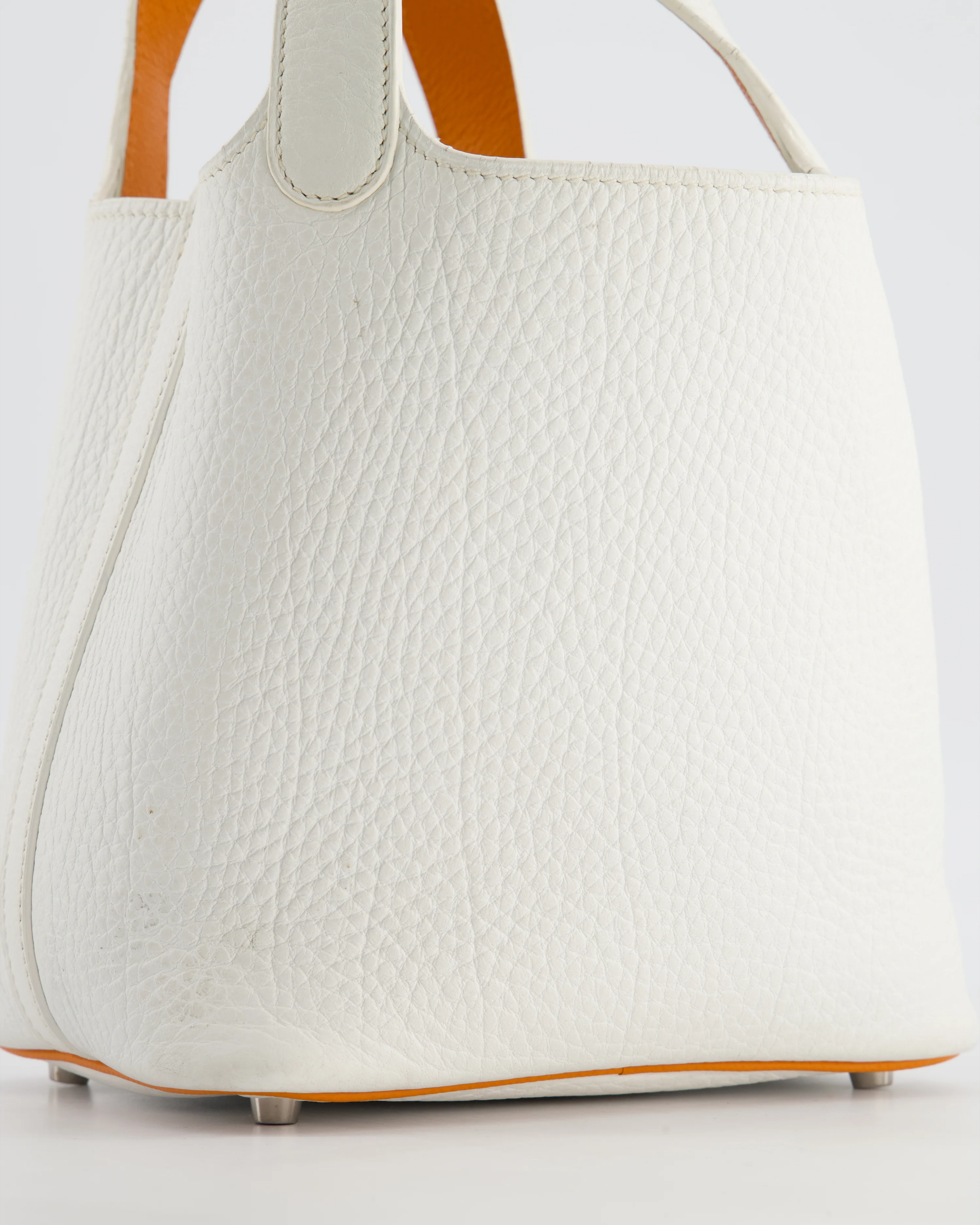 *RARE VINTAGE* Hermès Picotin 18 Bag in Blanc Fjiord Leather with Palladium Hardware & Orange Handles - Image 13