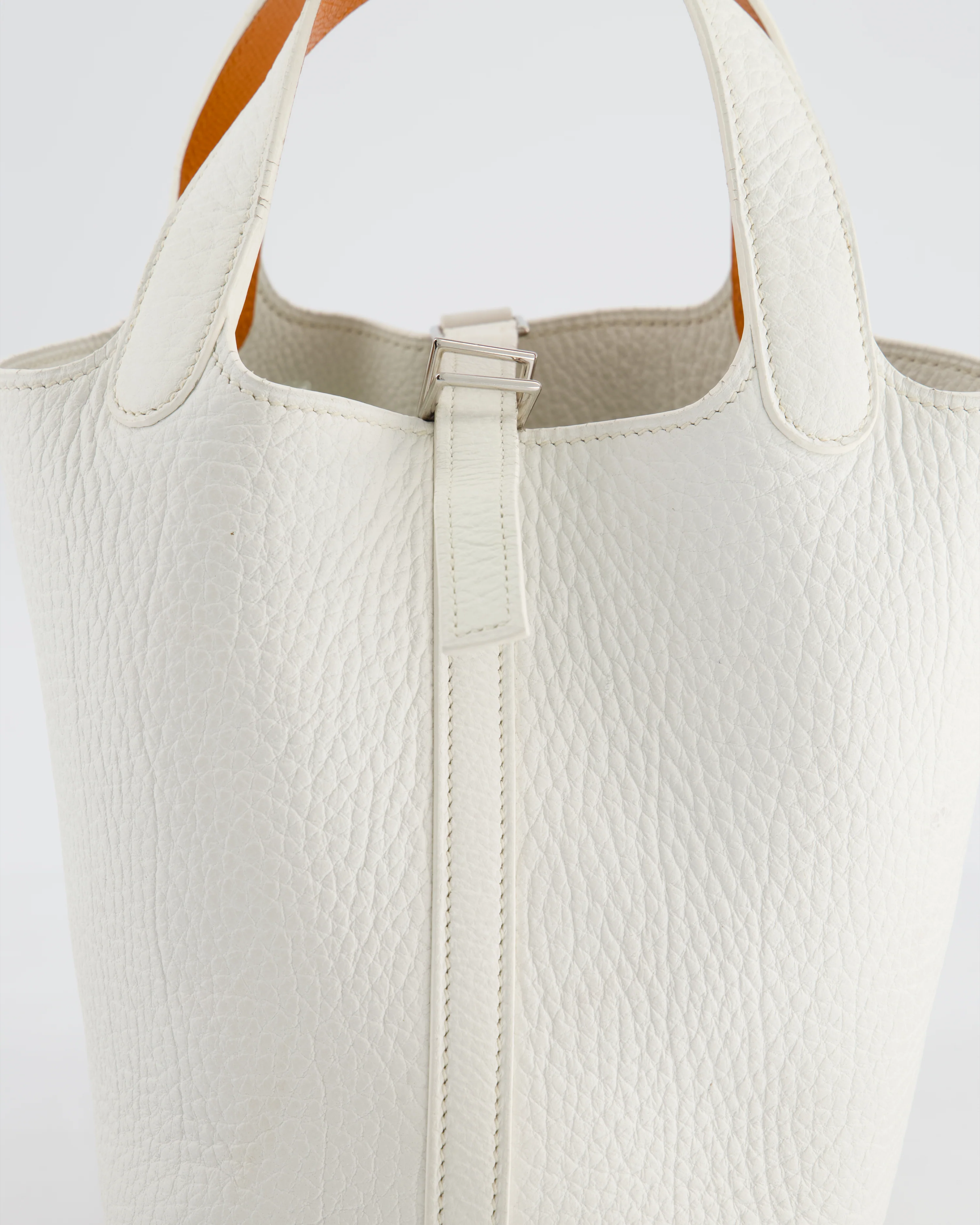 *RARE VINTAGE* Hermès Picotin 18 Bag in Blanc Fjiord Leather with Palladium Hardware & Orange Handles - Image 17