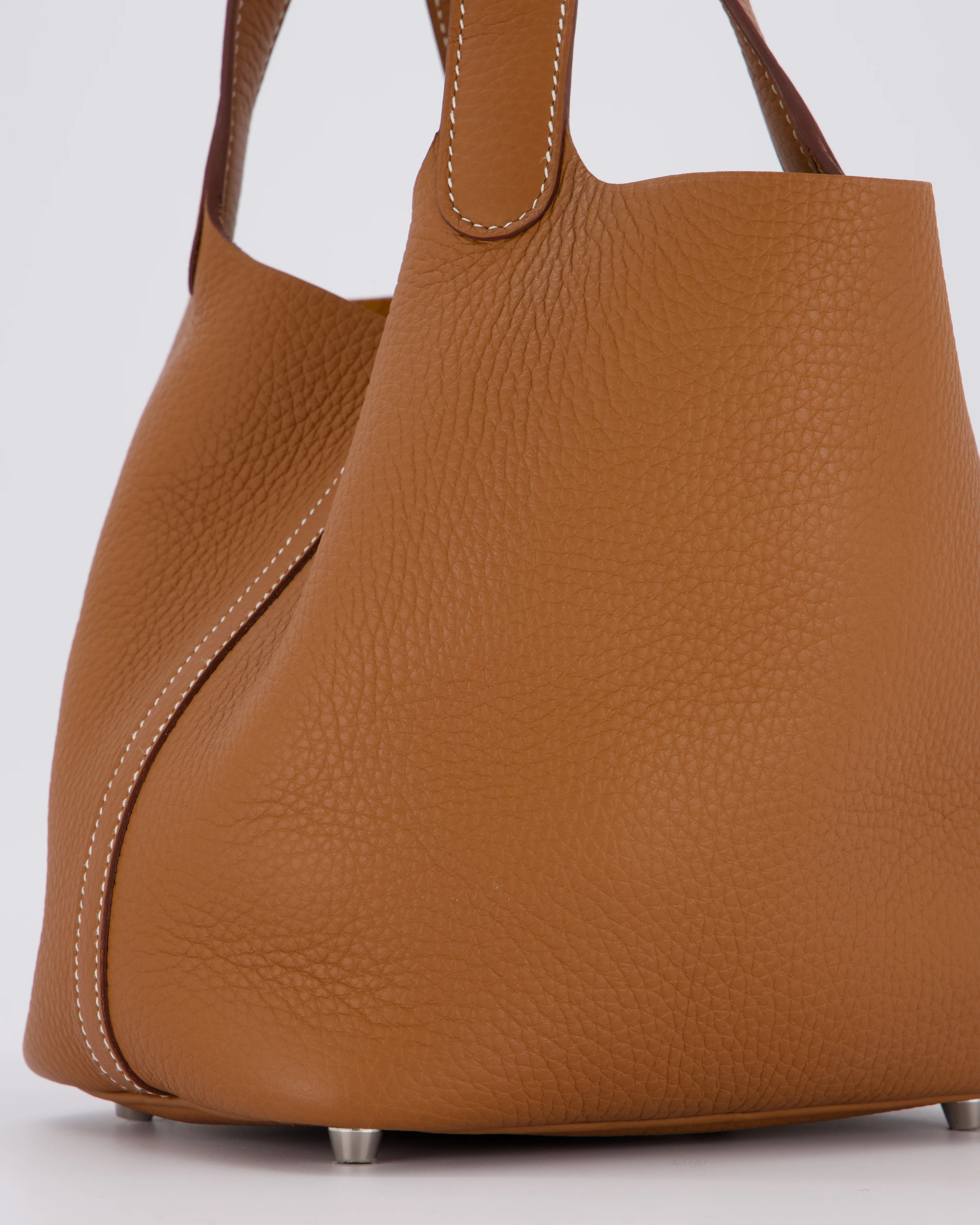 Hermès Picotin 18 Lock Bag in Gold Taurillon Clemence Leather with Palladium Hardware - Image 11
