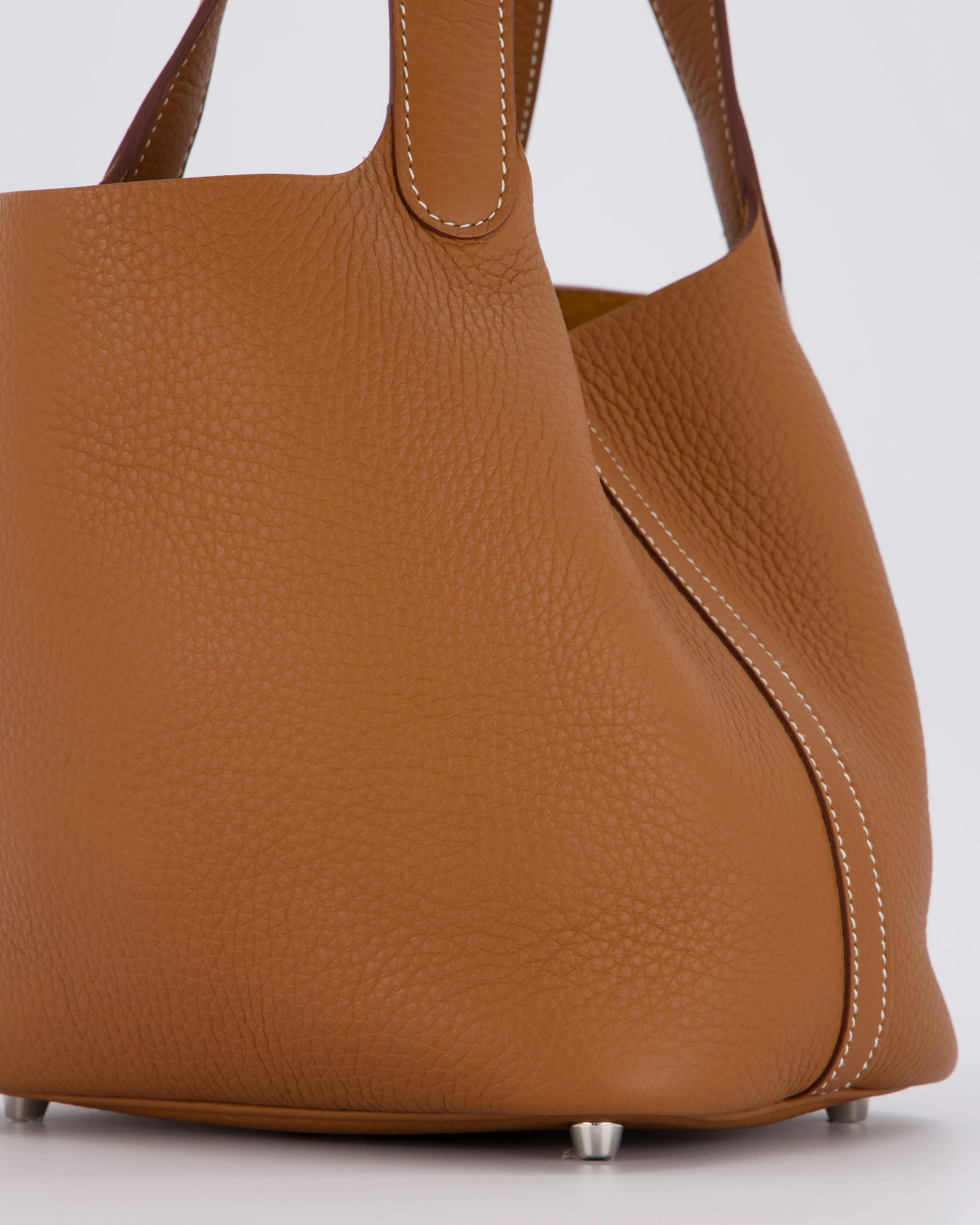 Hermès Picotin 18 Lock Bag in Gold Taurillon Clemence Leather with Palladium Hardware - Image 12