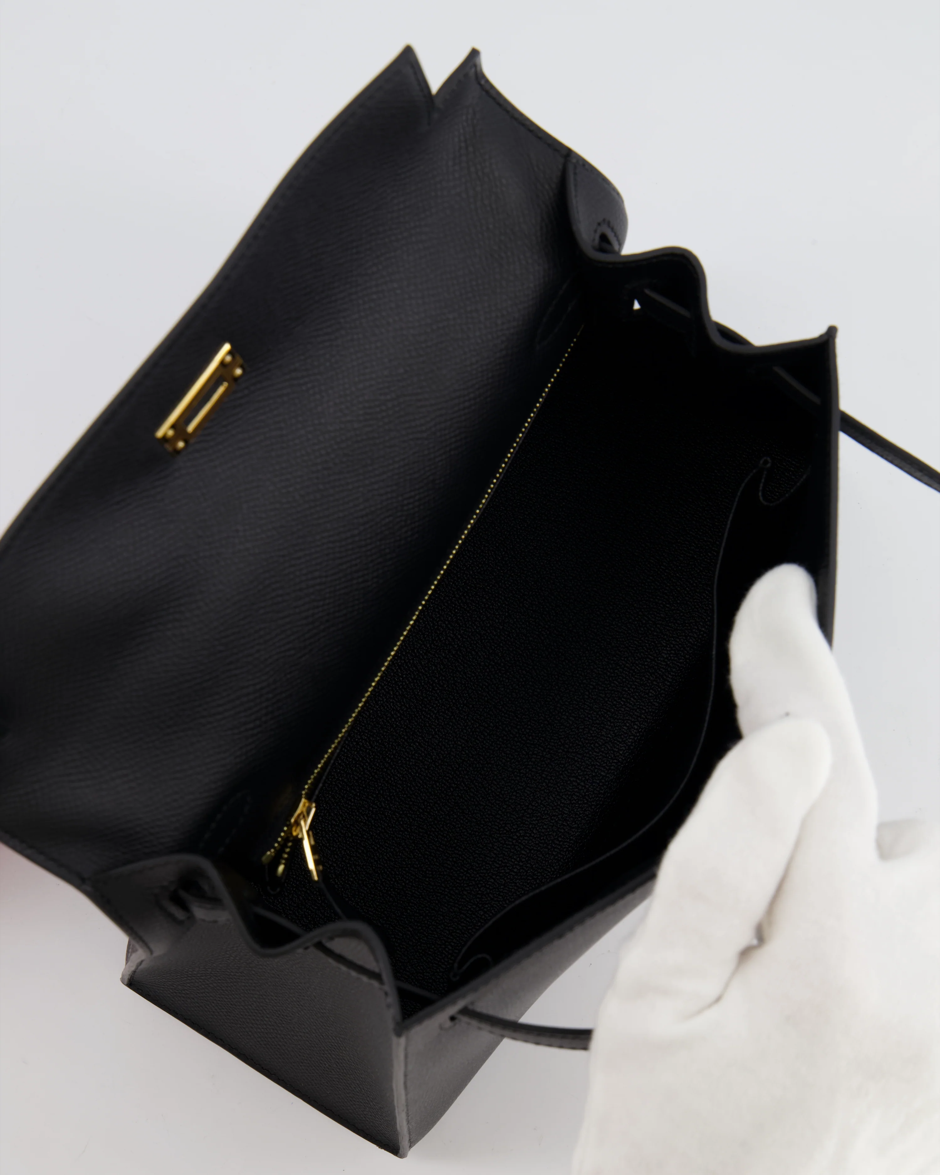 *HOLY GRAIL* Hermès Kelly 25 Sellier Bag in Noir Epsom Leather with Gold Hardware - Image 17