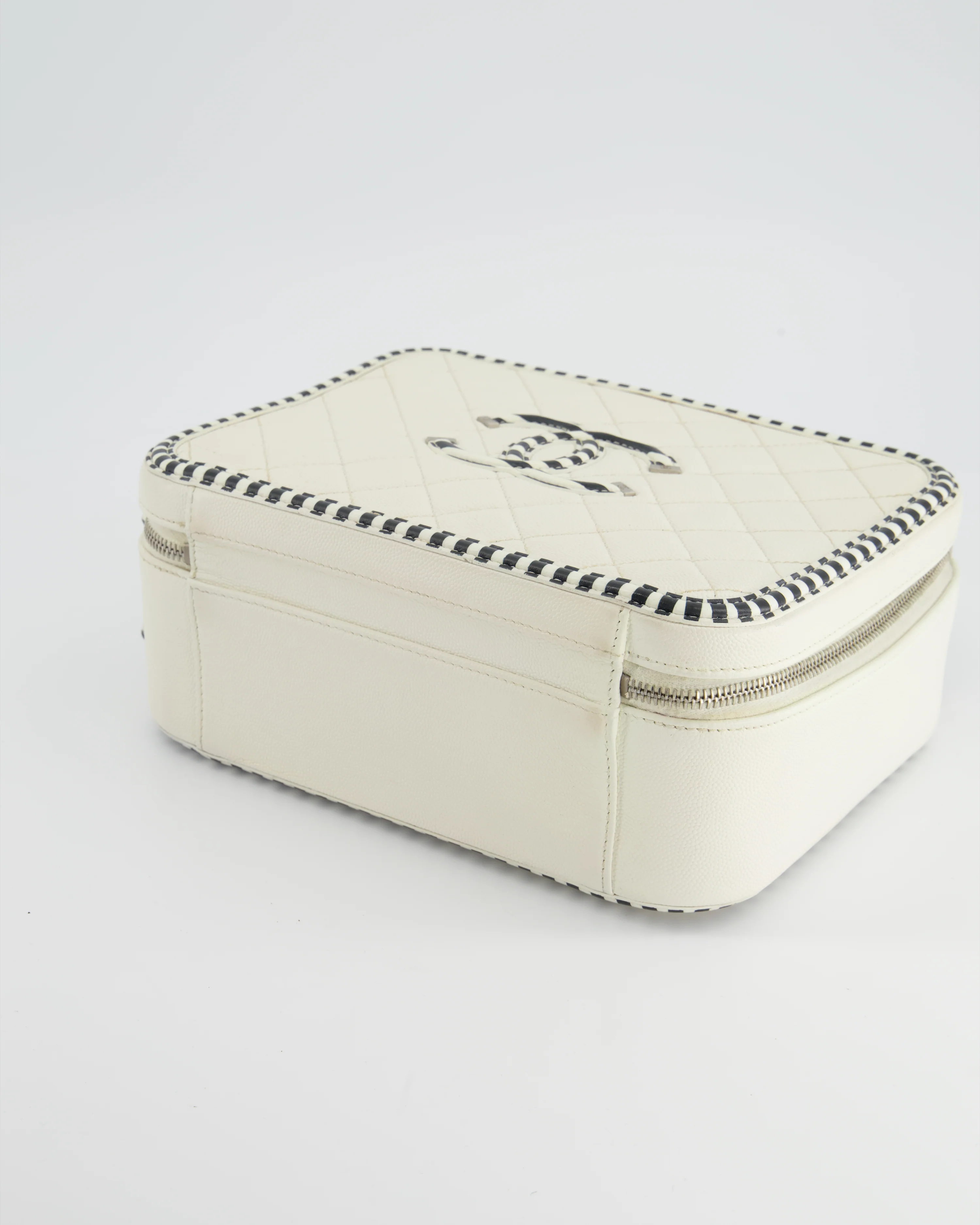 *HOT* Chanel White Caviar Vanity Case with Zebra Motif CC Logo and Silver Hardware - Image 18