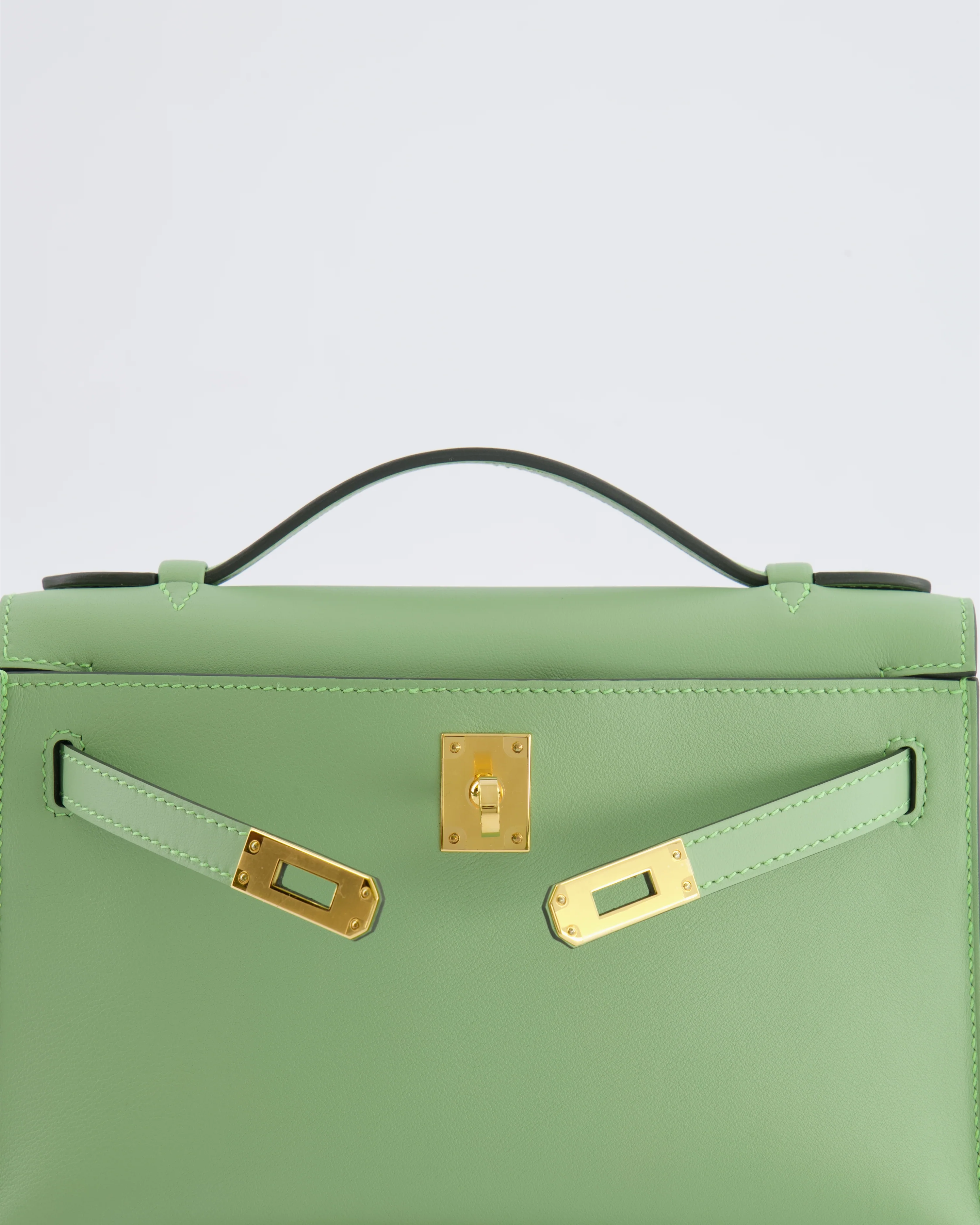 *HOT COLOUR* Hermès Mini Kelly Pochette Bag in Vert Criquet Swift Leather with Gold Hardware - Image 4