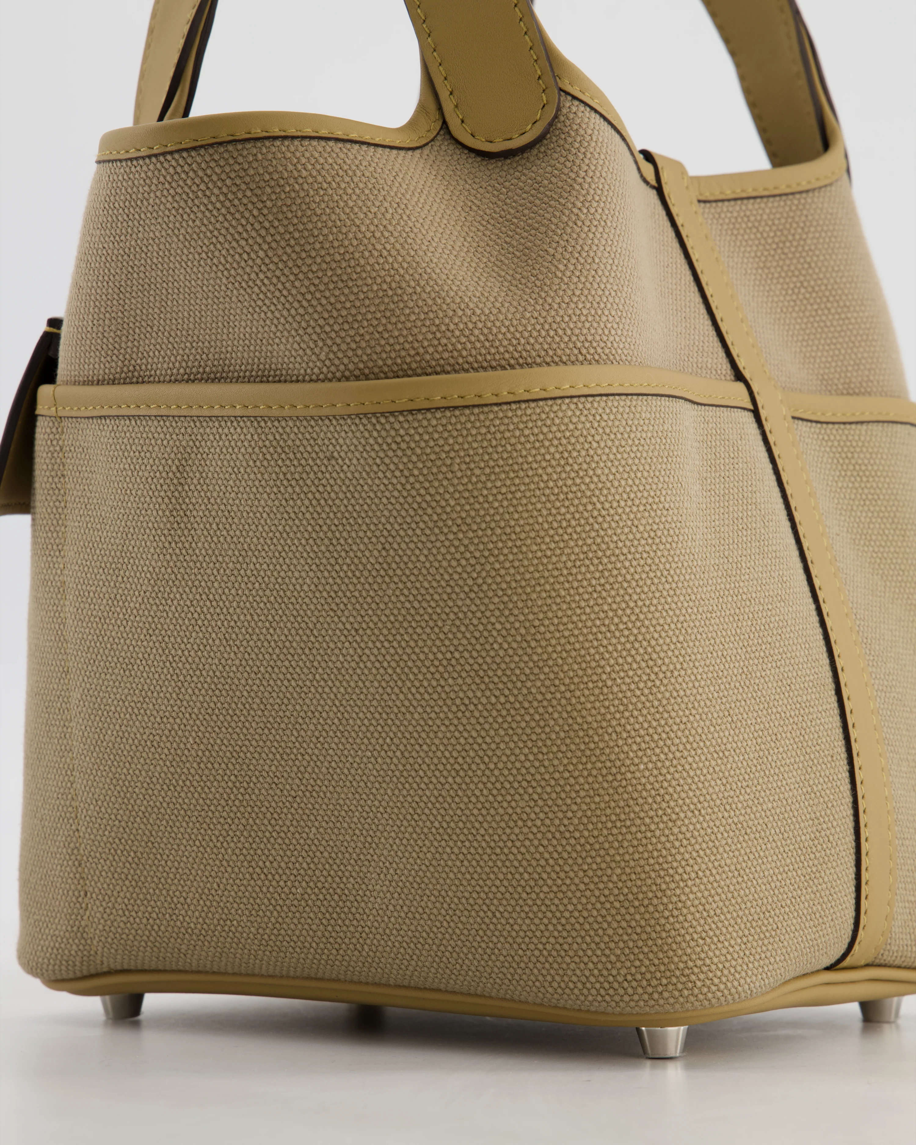 *HOT* Hermès Picotin 18 Lock Pocket Cargo Bag in Beige Marfa Toile Goeland & Poussiere Swift Leather with Palladium Hardware - Image 12