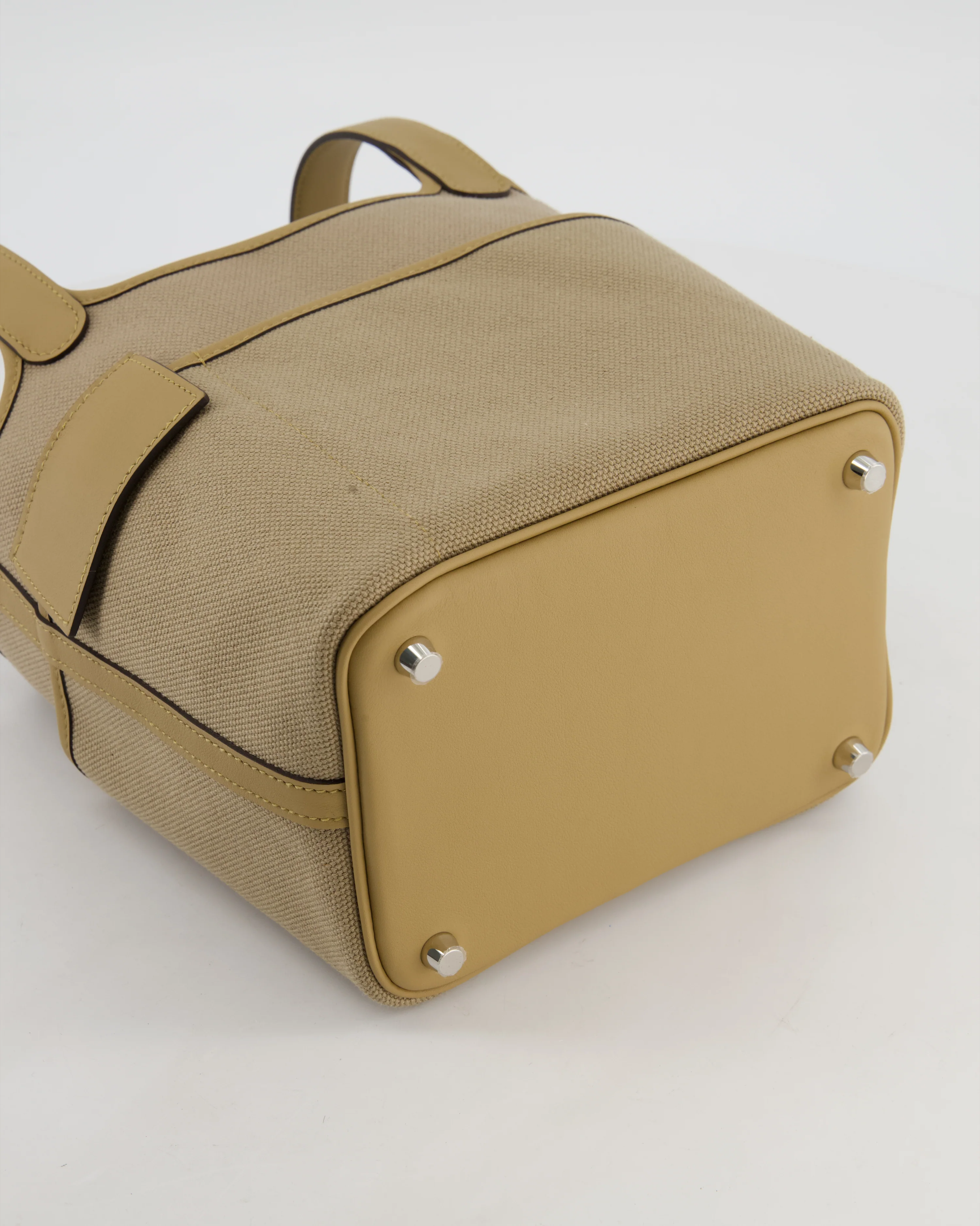 *HOT* Hermès Picotin 18 Lock Pocket Cargo Bag in Beige Marfa Toile Goeland & Poussiere Swift Leather with Palladium Hardware - Image 13