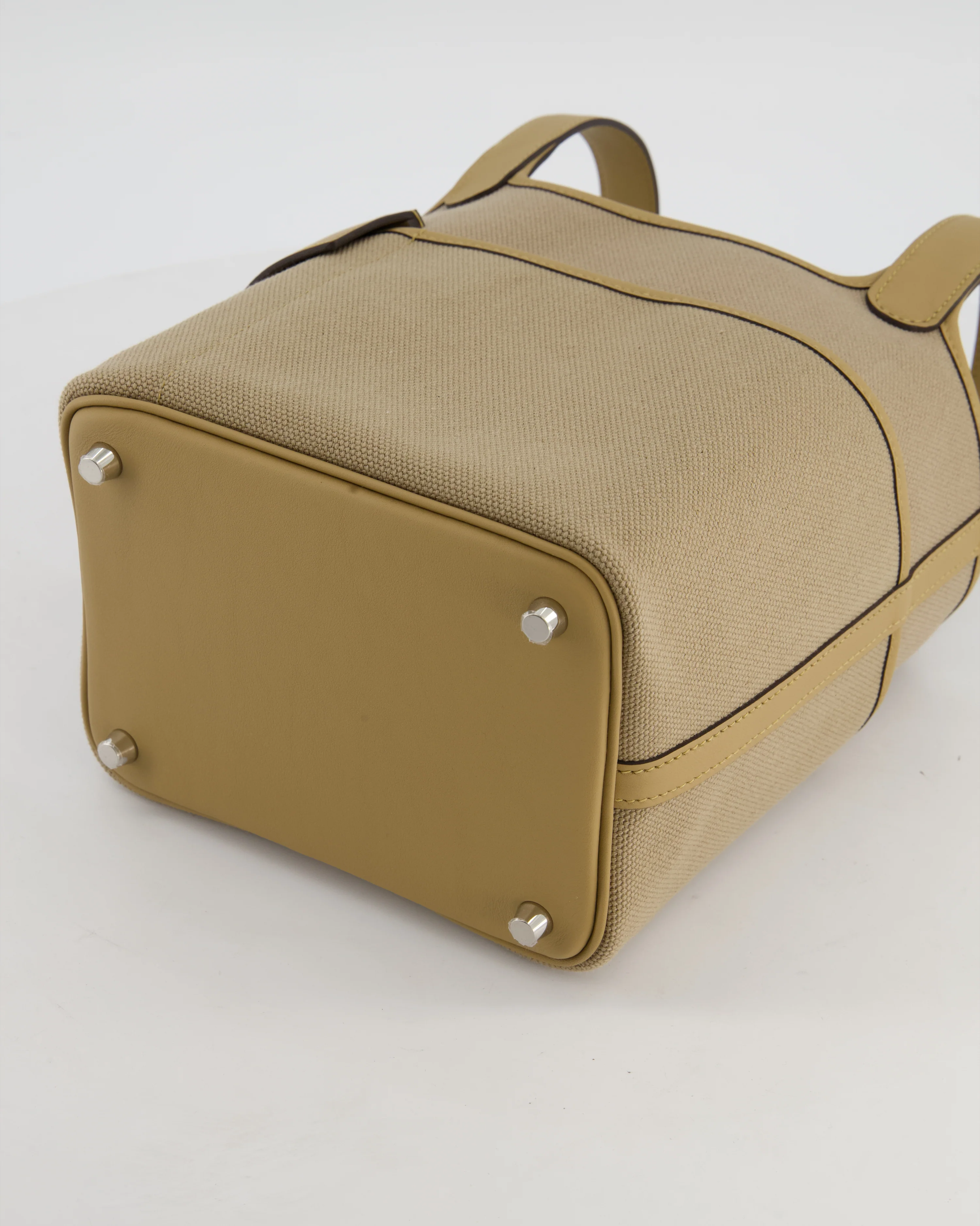 *HOT* Hermès Picotin 18 Lock Pocket Cargo Bag in Beige Marfa Toile Goeland & Poussiere Swift Leather with Palladium Hardware - Image 14