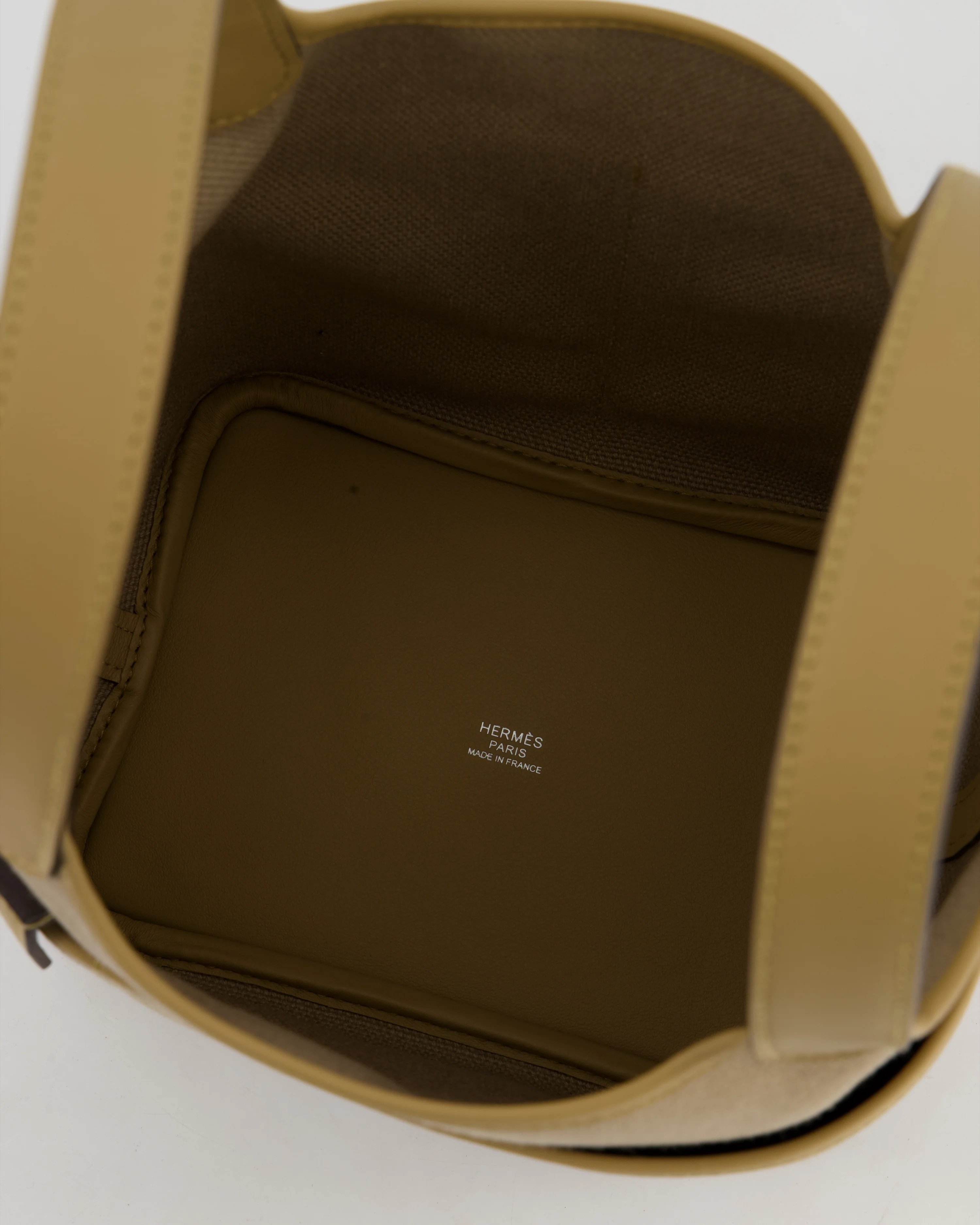 *HOT* Hermès Picotin 18 Lock Pocket Cargo Bag in Beige Marfa Toile Goeland & Poussiere Swift Leather with Palladium Hardware - Image 17