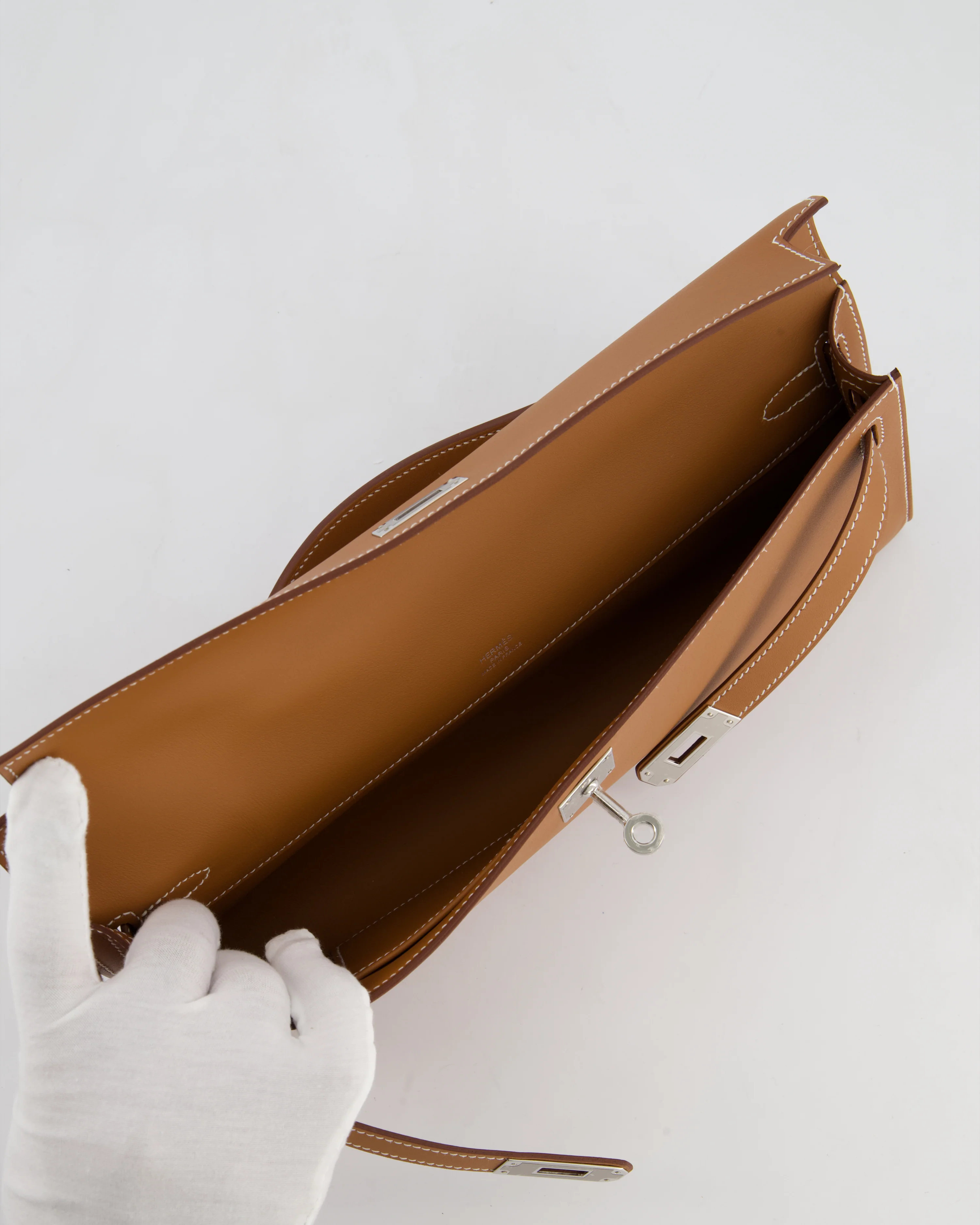 *HOT & RARE* Hermès Kelly Cut Bag in Gold Swift Leather with Palladium Hardware - Image 20