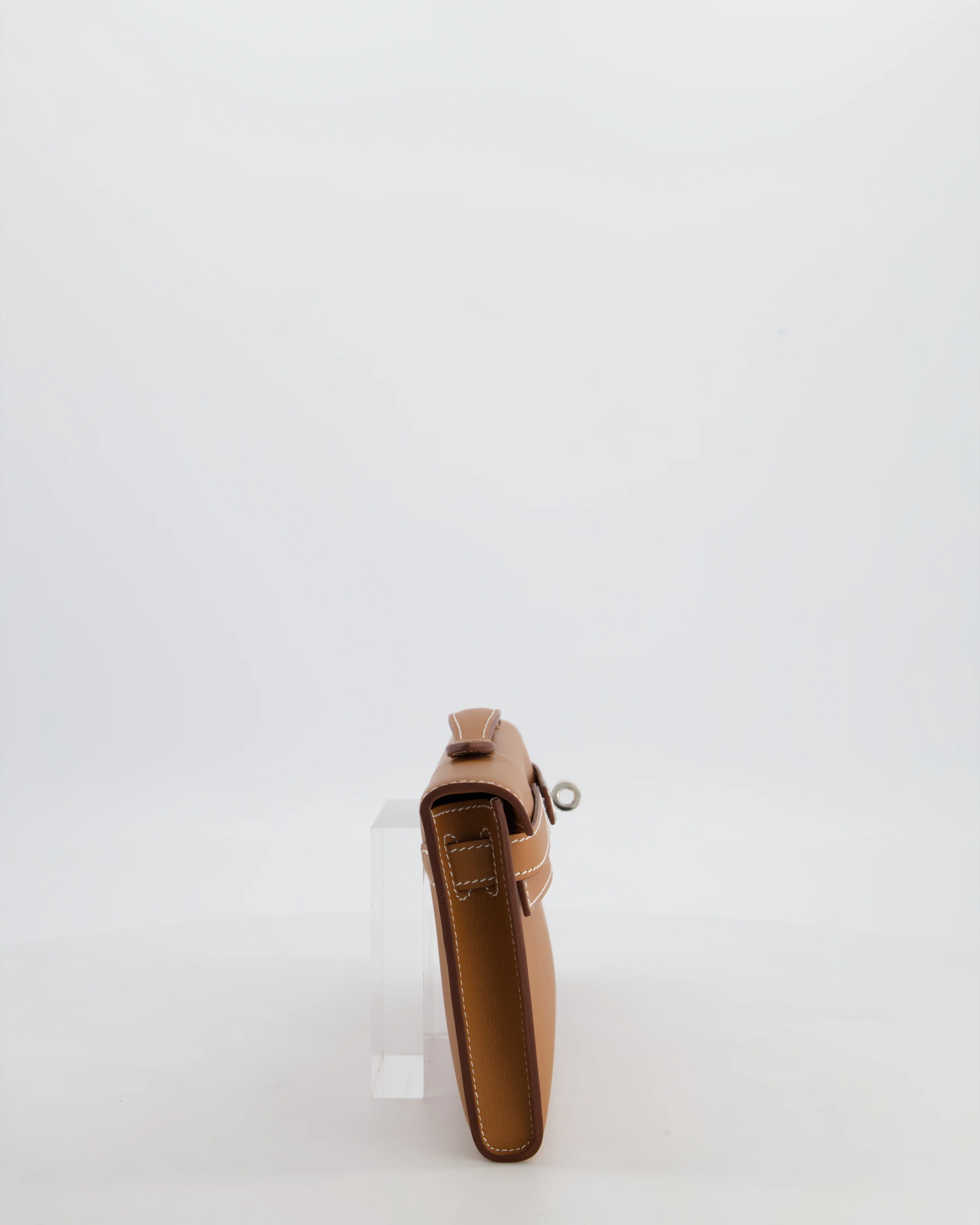 *HOT & RARE* Hermès Kelly Cut Bag in Gold Swift Leather with Palladium Hardware - Image 3