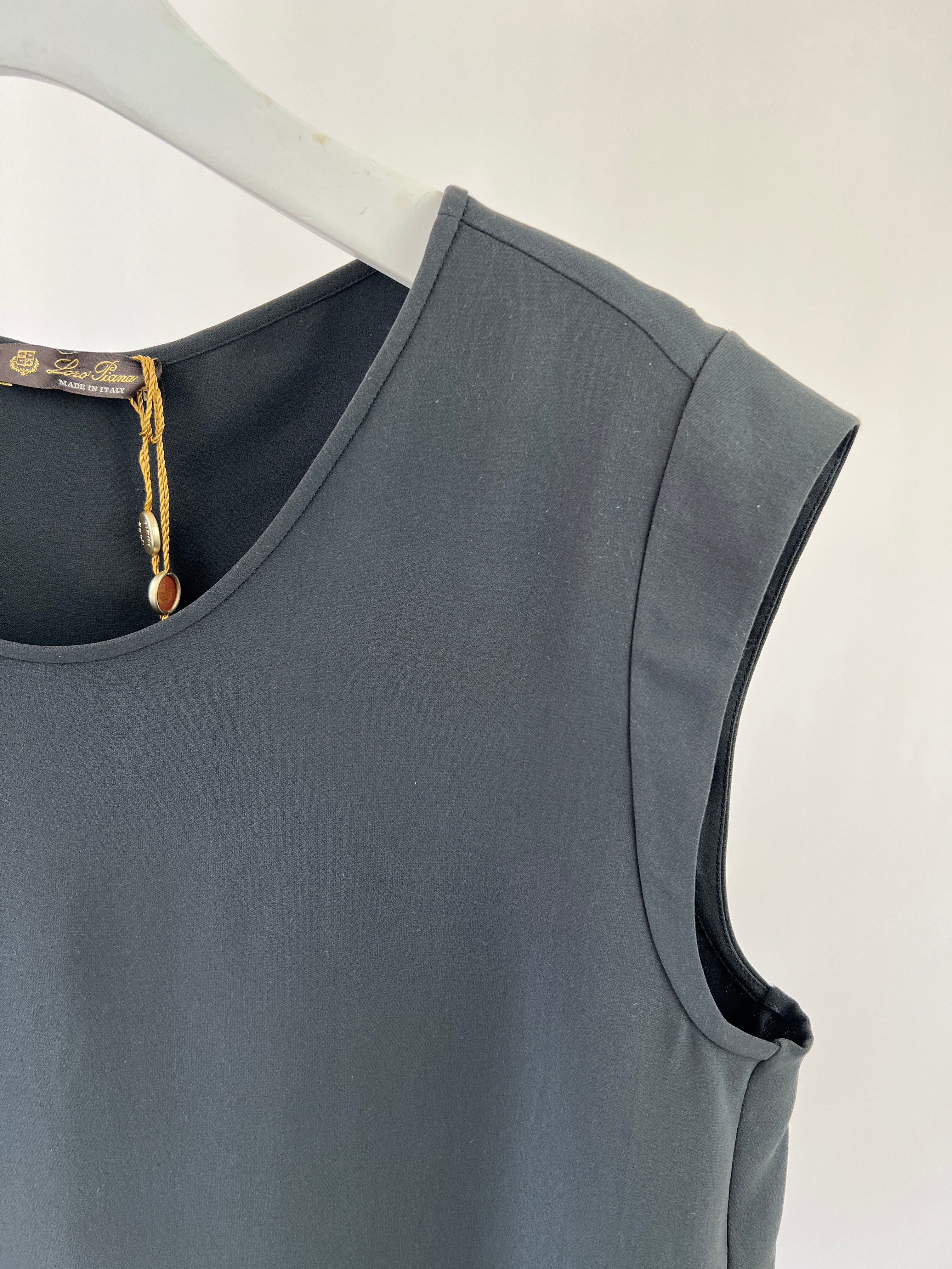 Loro Piana Dark Green Sleeveless Silk Shirt IT 46 (UK 14) - Image 7