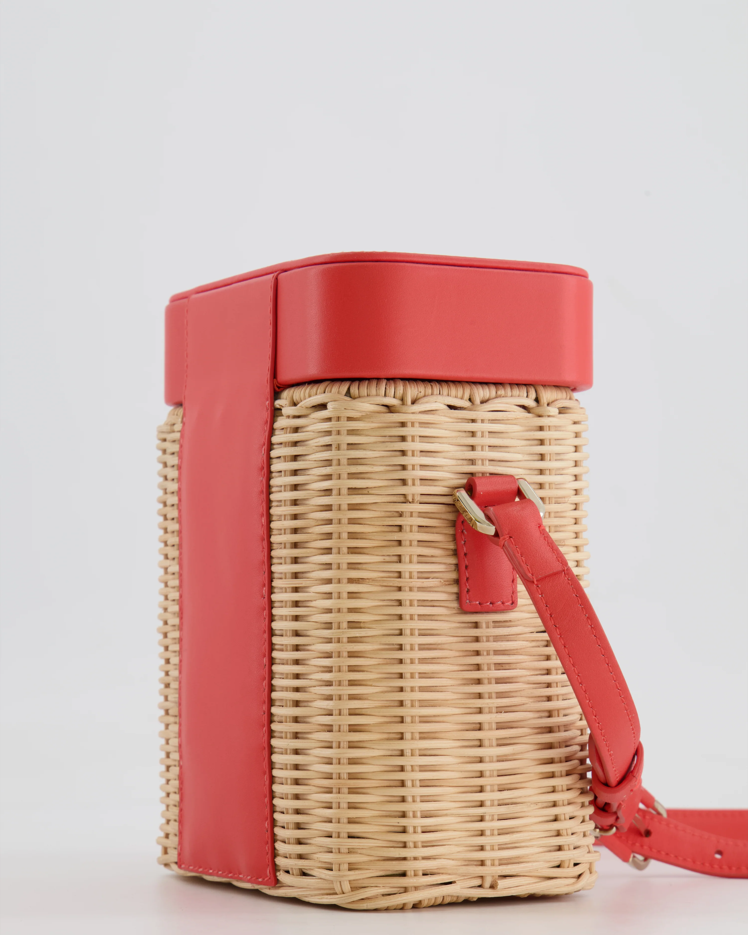 Loro Piana Pink Lambskin Leather and Wicker Crossbody Bucket Bag with Silver Hardware - Image 10