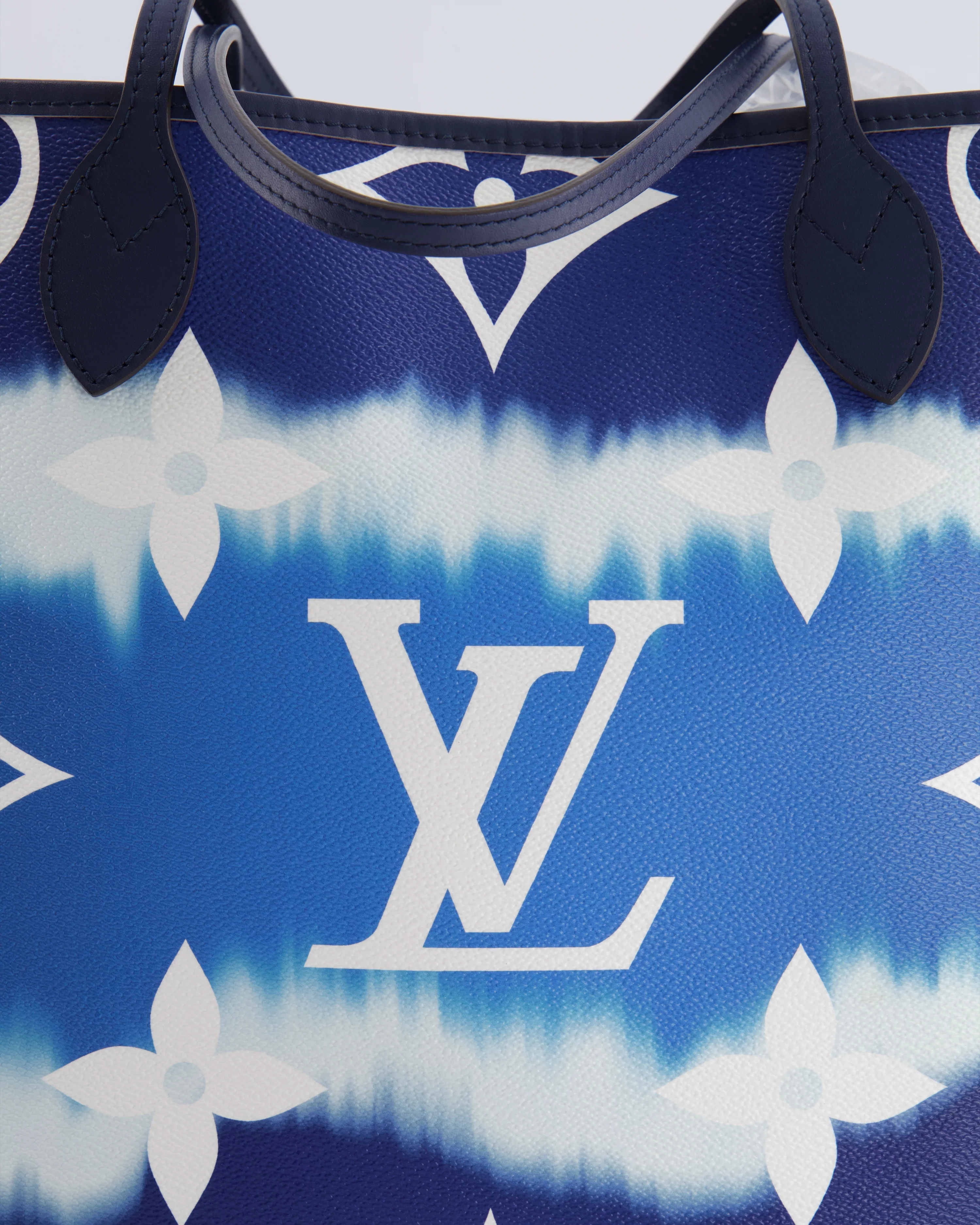 Louis Vuitton Monogram Escale Neverfull MM Tote Bag in Blue and White Tie Dye with Silver Hardware - Image 10