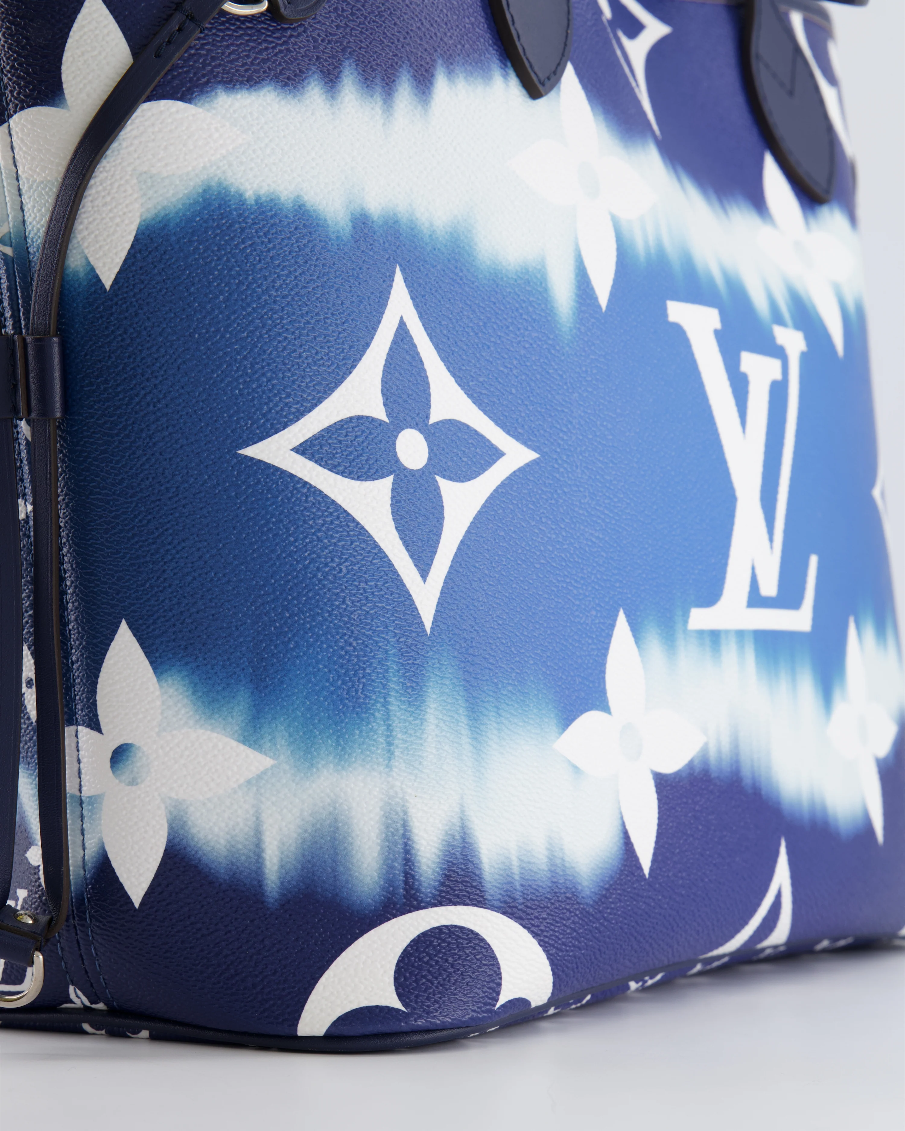 Louis Vuitton Monogram Escale Neverfull MM Tote Bag in Blue and White Tie Dye with Silver Hardware - Image 11