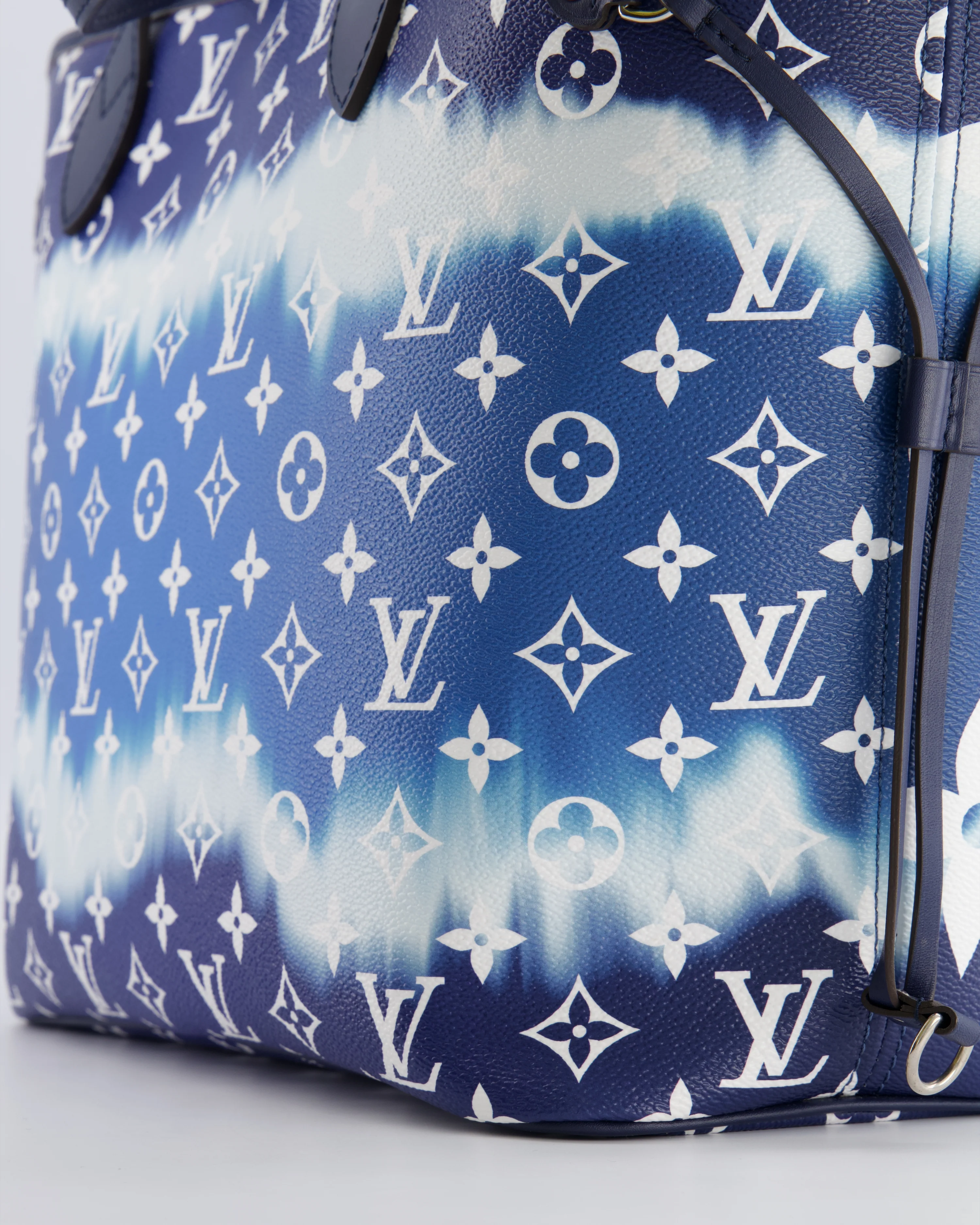 Louis Vuitton Monogram Escale Neverfull MM Tote Bag in Blue and White Tie Dye with Silver Hardware - Image 13