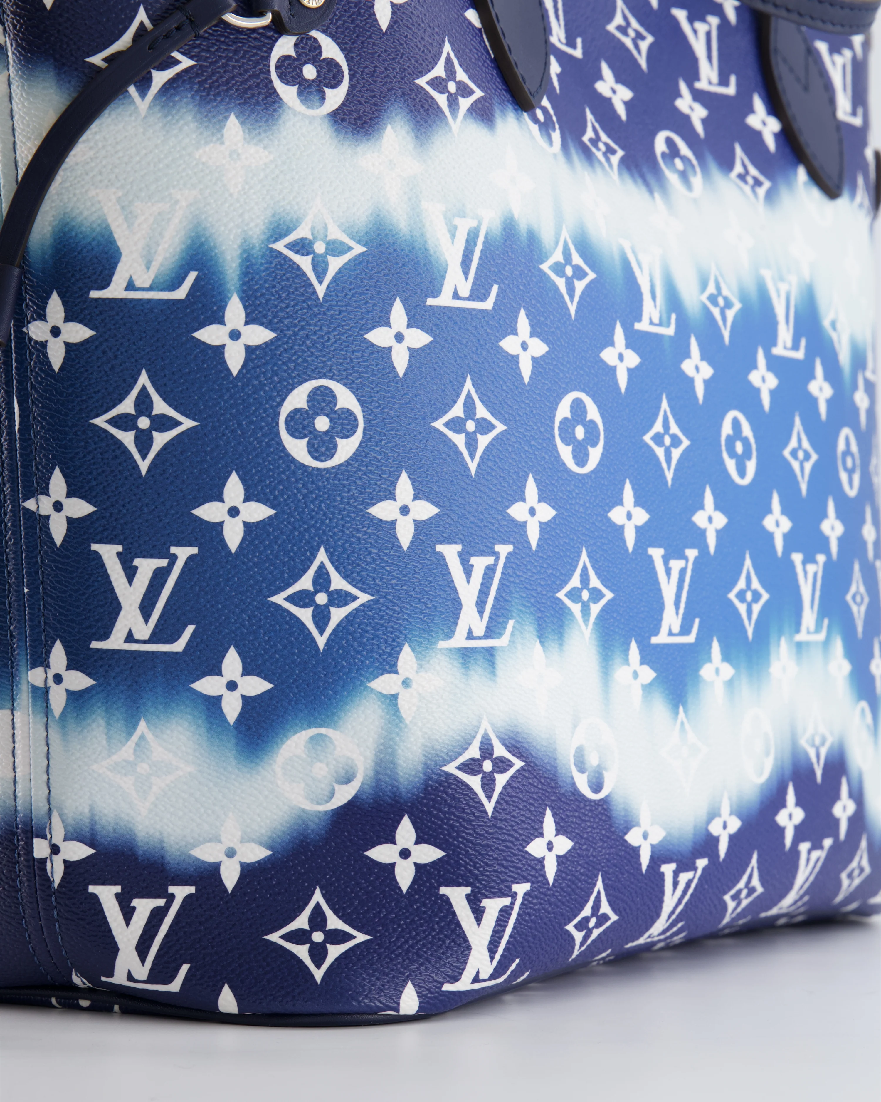 Louis Vuitton Monogram Escale Neverfull MM Tote Bag in Blue and White Tie Dye with Silver Hardware - Image 14