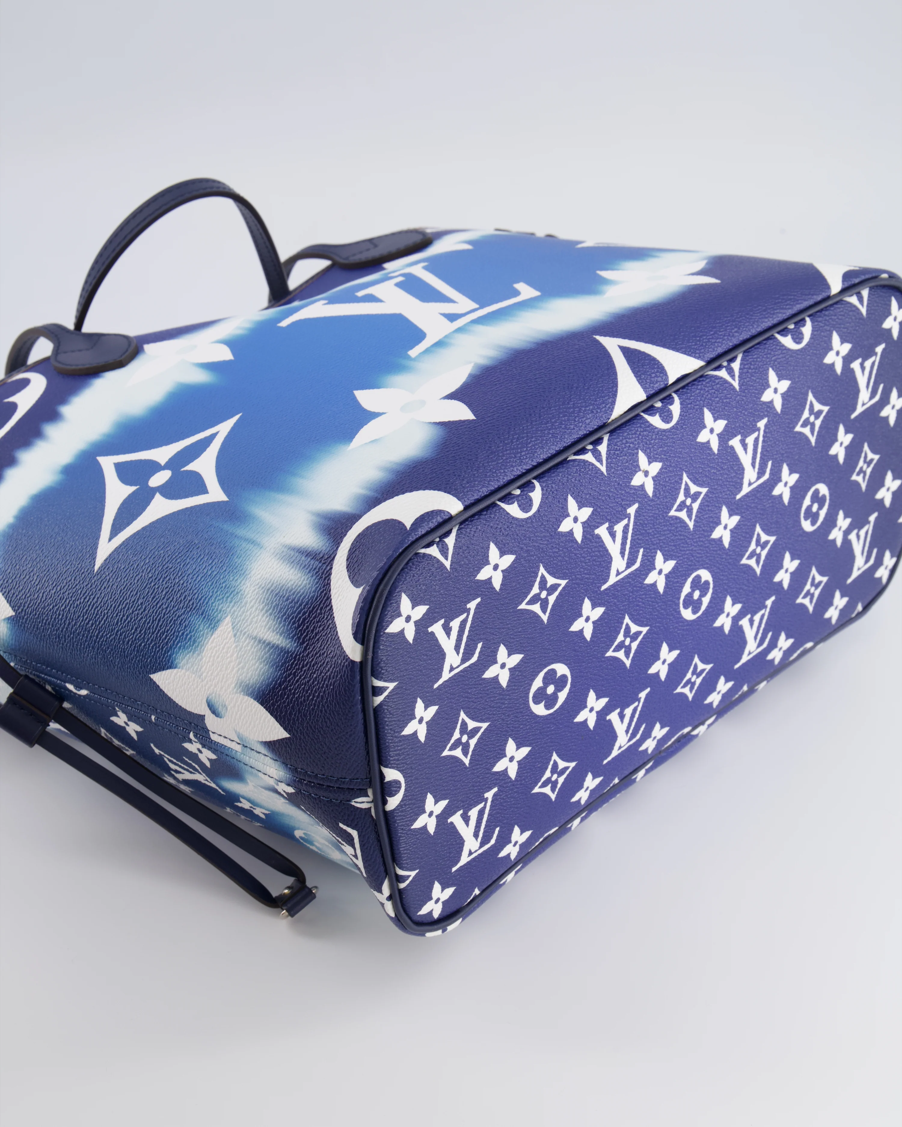 Louis Vuitton Monogram Escale Neverfull MM Tote Bag in Blue and White Tie Dye with Silver Hardware - Image 17