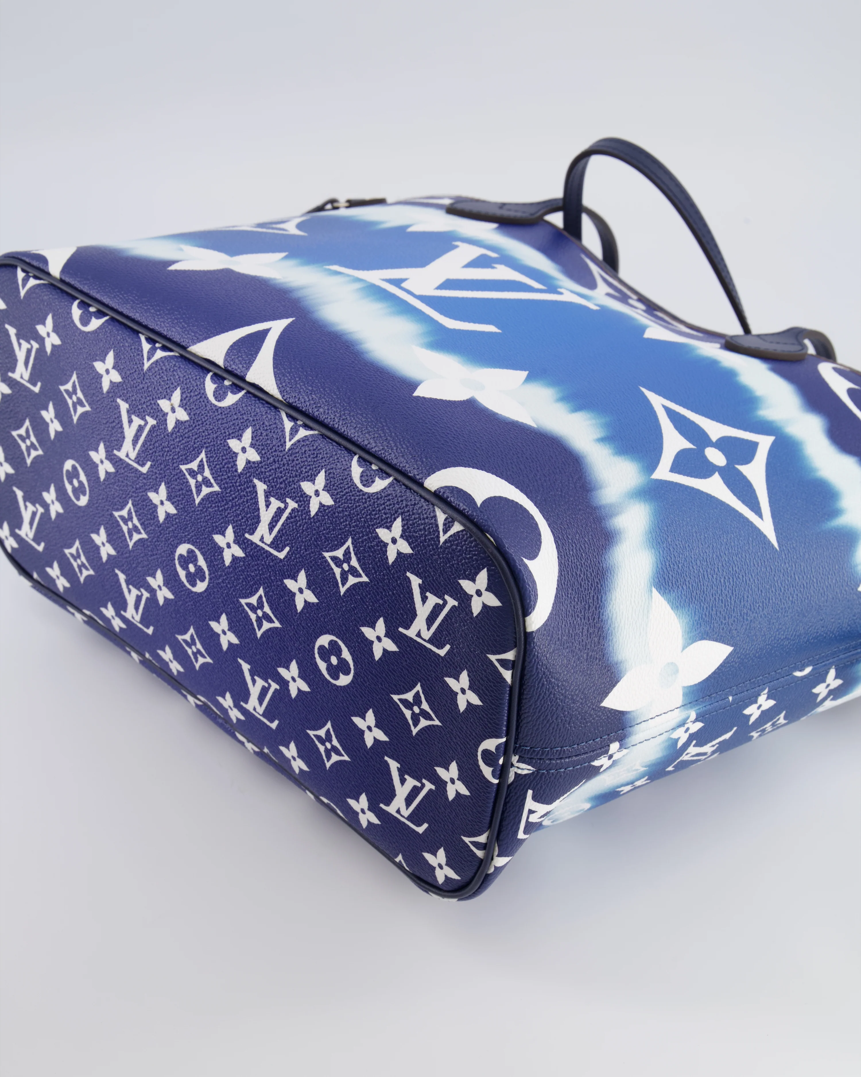 Louis Vuitton Monogram Escale Neverfull MM Tote Bag in Blue and White Tie Dye with Silver Hardware - Image 18