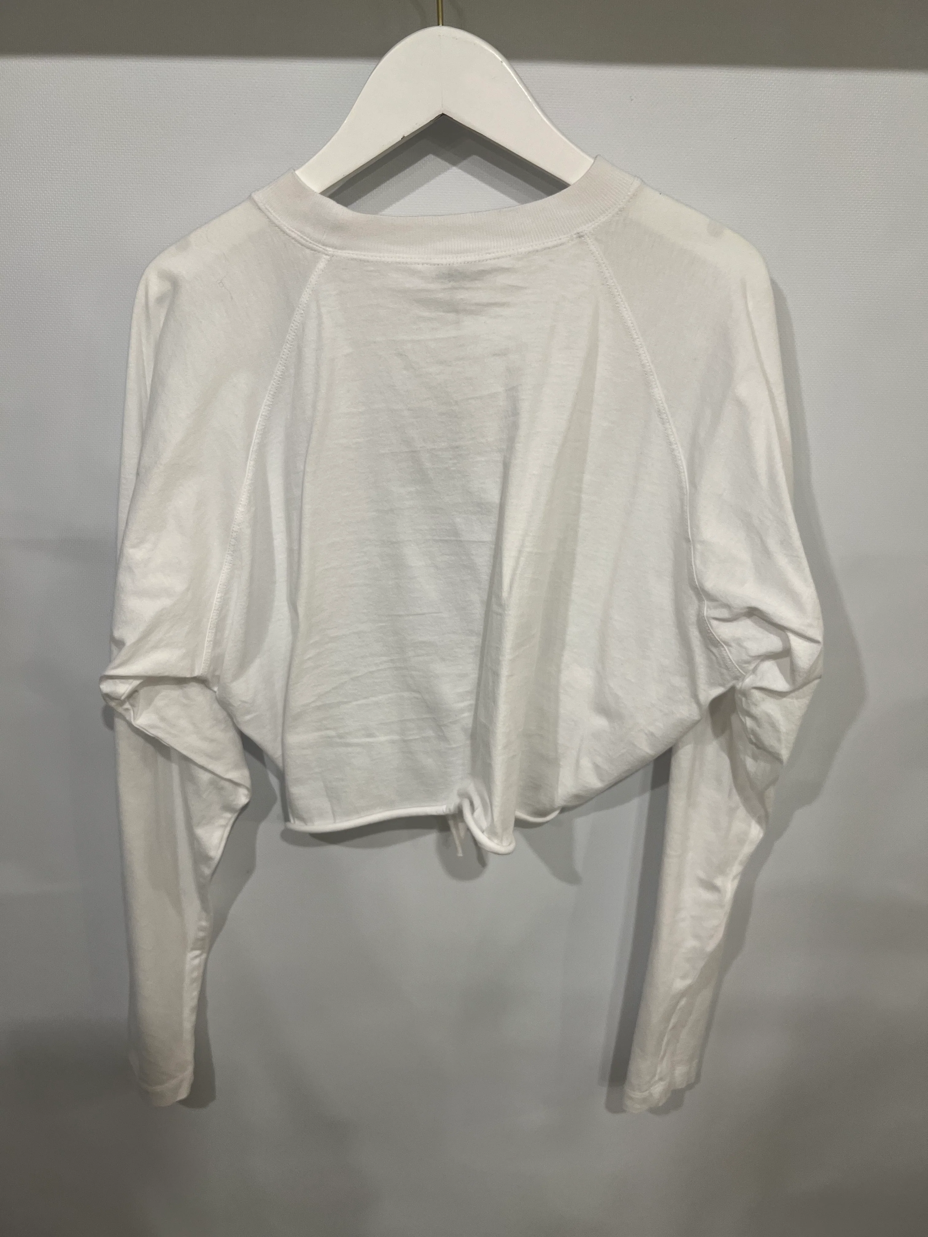 Miu Miu White Long-Sleeved Cropped Top with Front Knot Detail and Black Miu Miu Club Logo Print Size IT 42 (UK 10) - Image 5