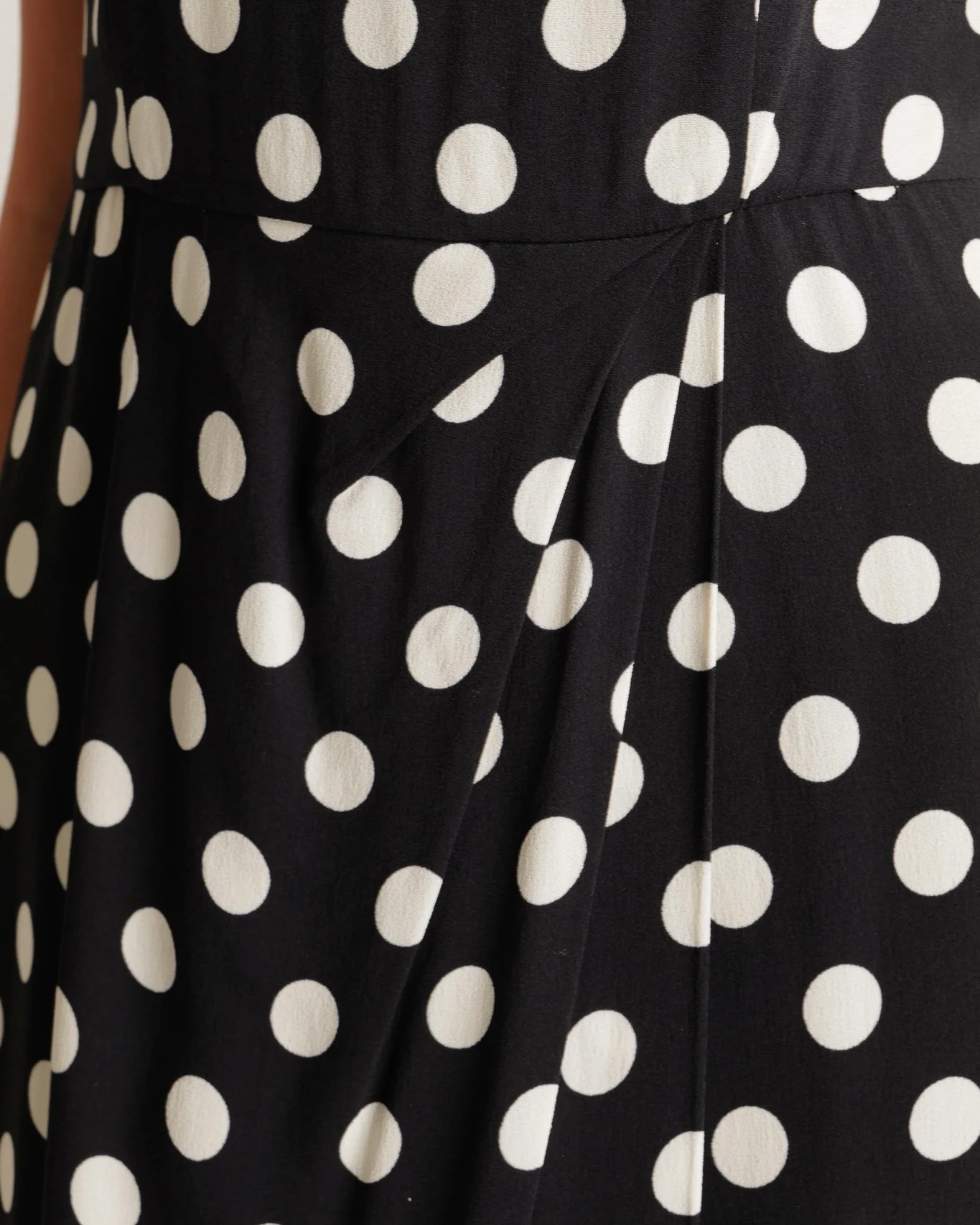 Prada Black Polkadot Short-Sleeve Mini Pleated Dress Size IT 42 (UK 10) - Image 2