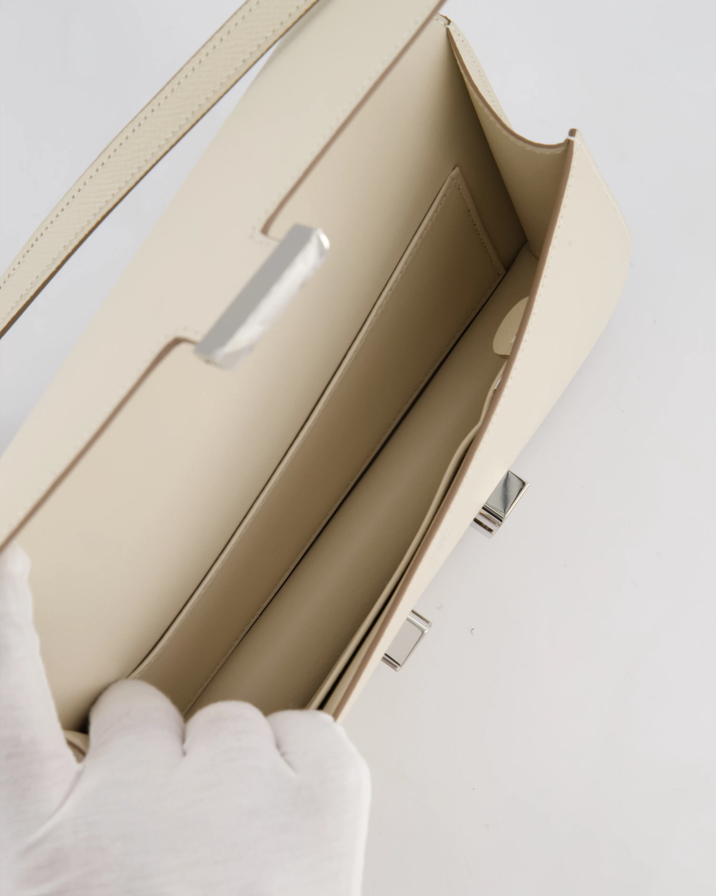 *NEW RELEASE* Hermès Constance 1-Elan Miroir Bag in Craie Epsom Leather with Palladium Hardware - Image 12