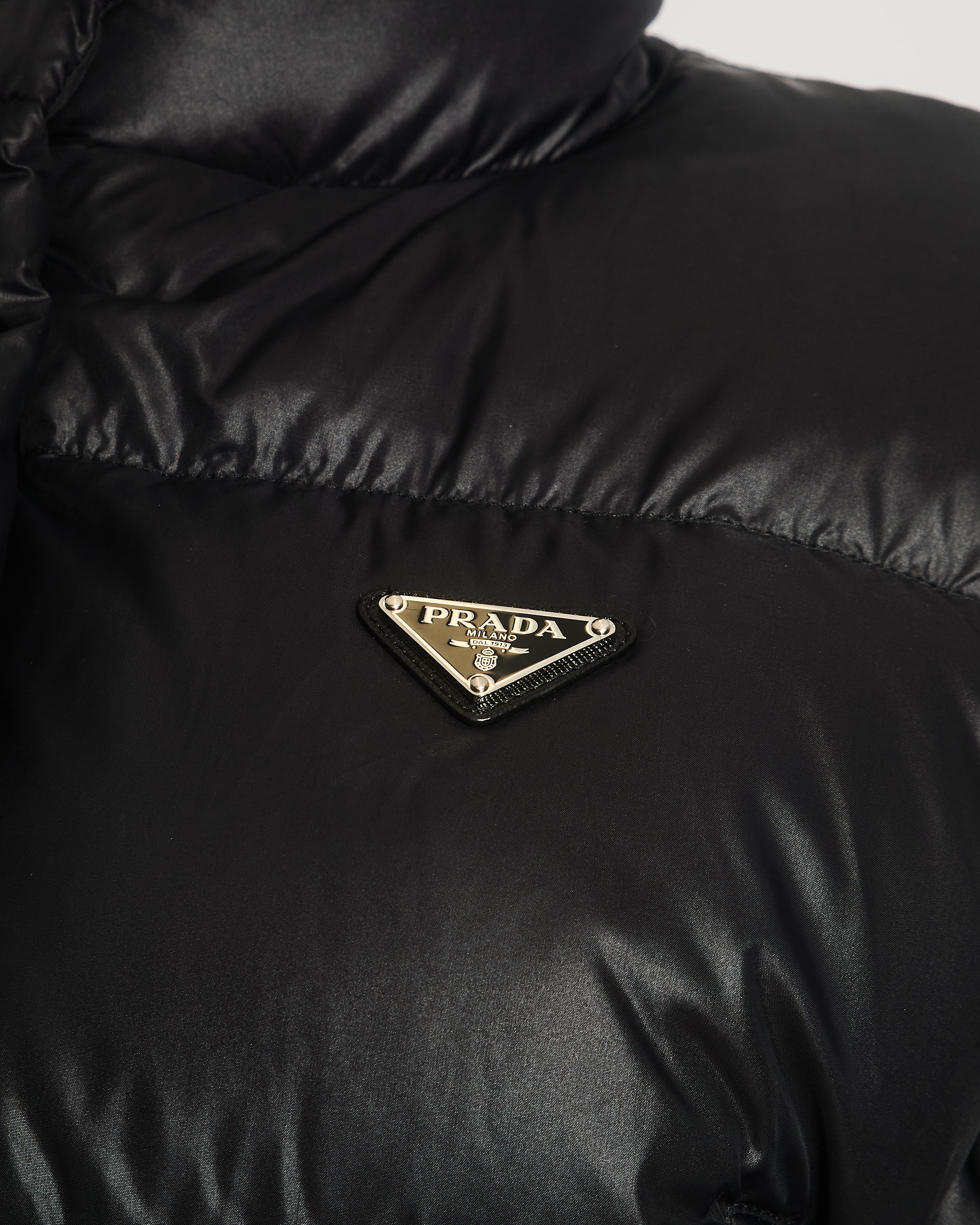 Prada Black Mat Re-Nylon Cropped Puffer Jacket with Detachable Sleeves IT 38 (UK 6) RRP £1840 - Image 2