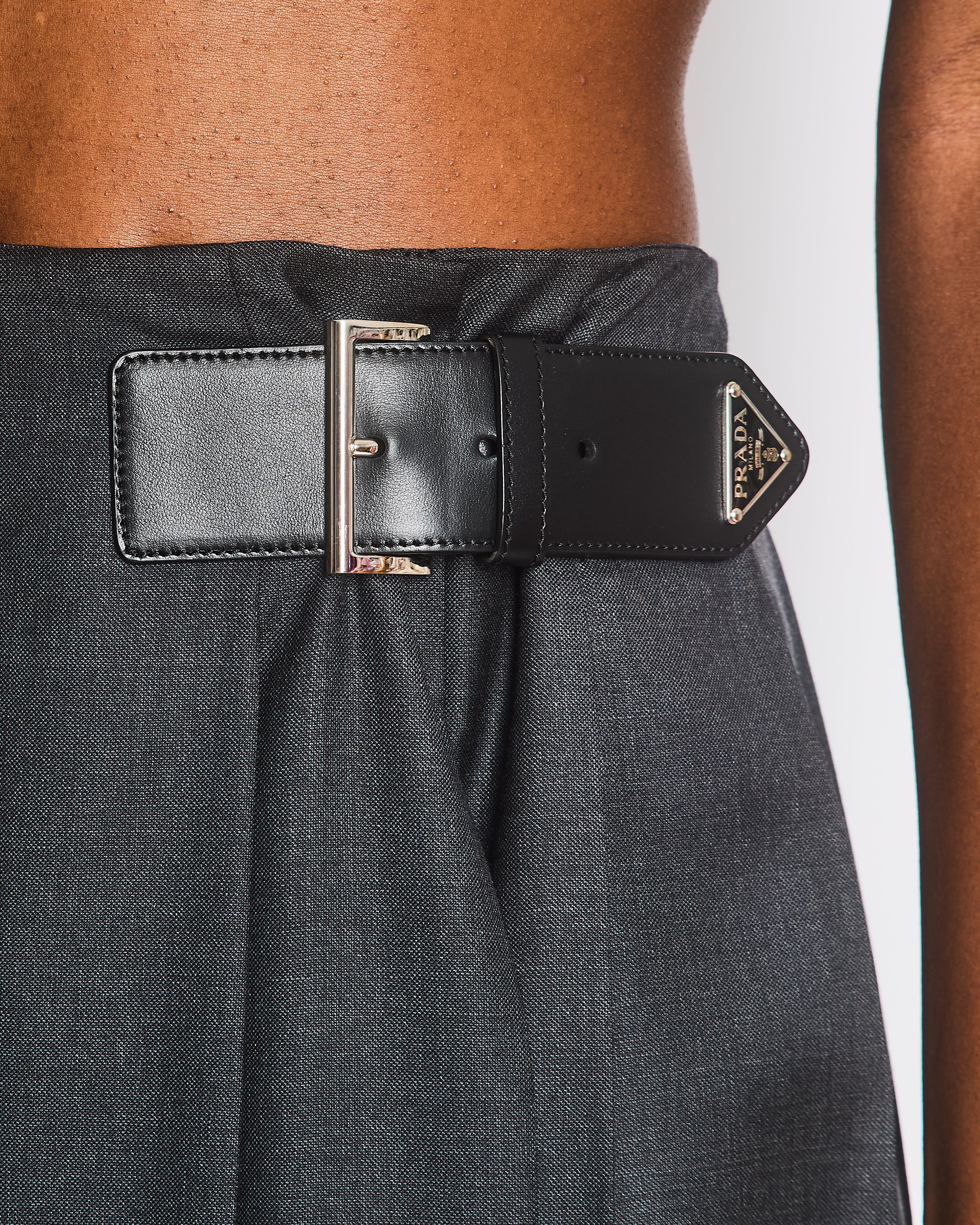 Prada Dark Grey Wool Pleated Midi Skirt with Buckle Logo Detail Size IT 36 (UK 4) - Image 4