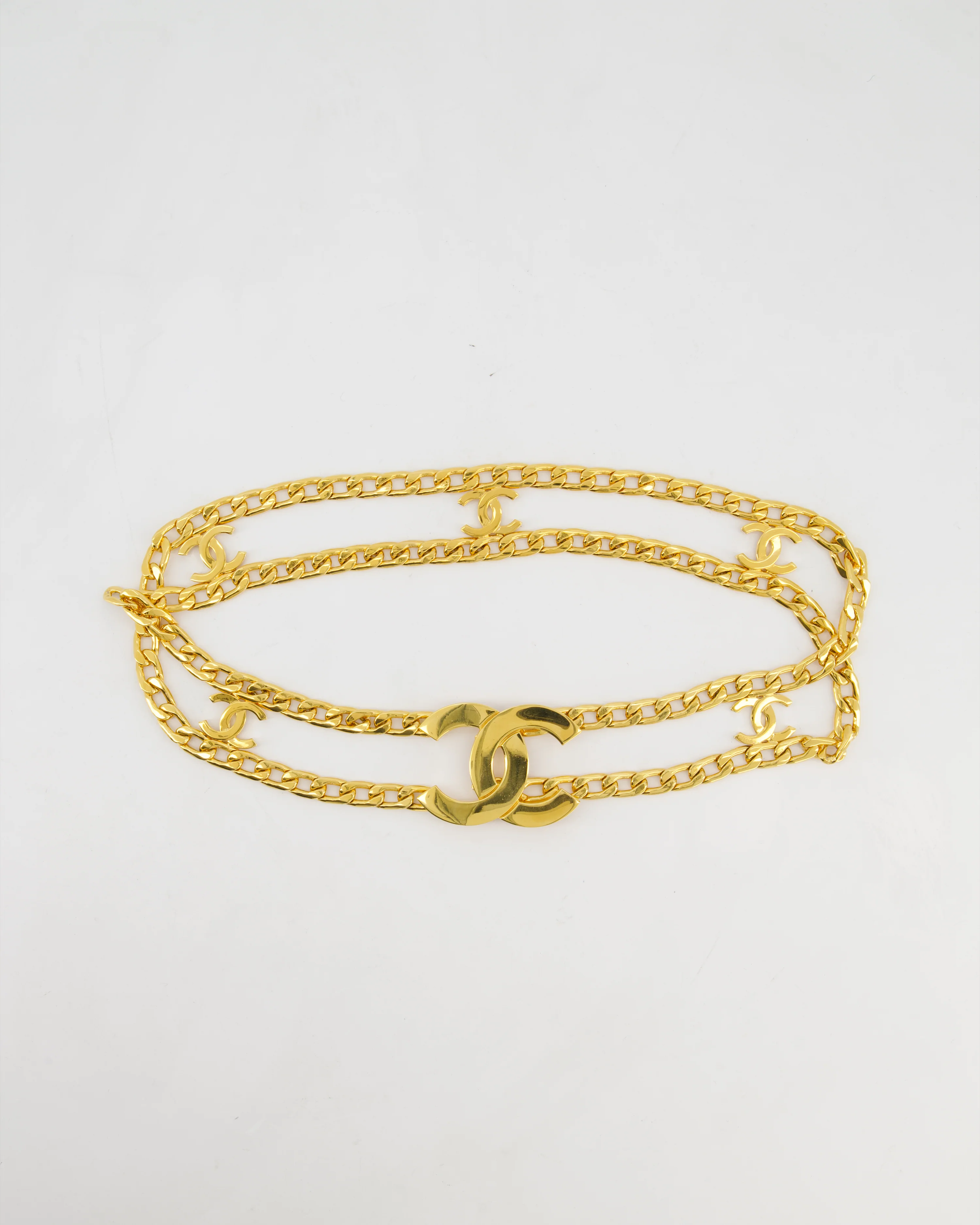 *RARE* Chanel Vintage 1997 24K Gold Logo Chain Belt with Small CC Logos and a Large CC Logo Buckle - Image 5